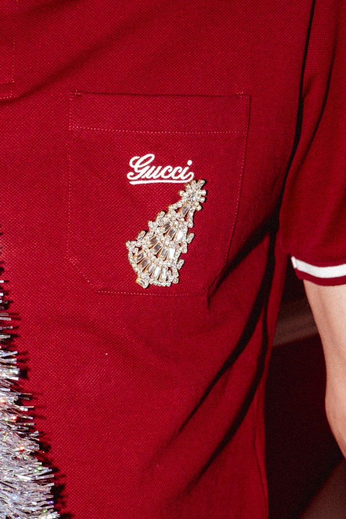 Thumbnail of http://Husar%20D.%20Brosche%20in%20Tannen%20Form%20mit%20Strasssteinen