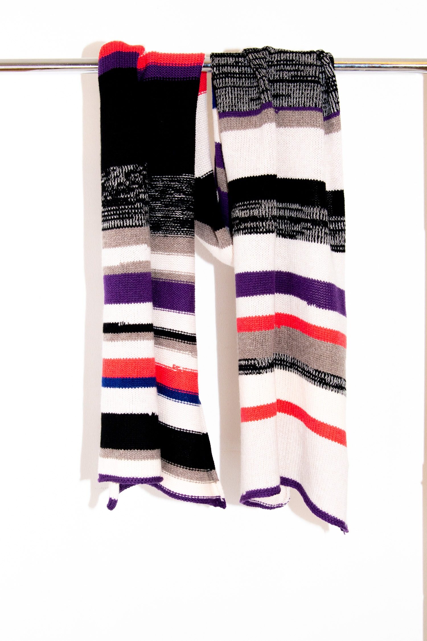 Thumbnail of http://Ilona%20von%20Preuschen%20Schal%20mit%20Streifen