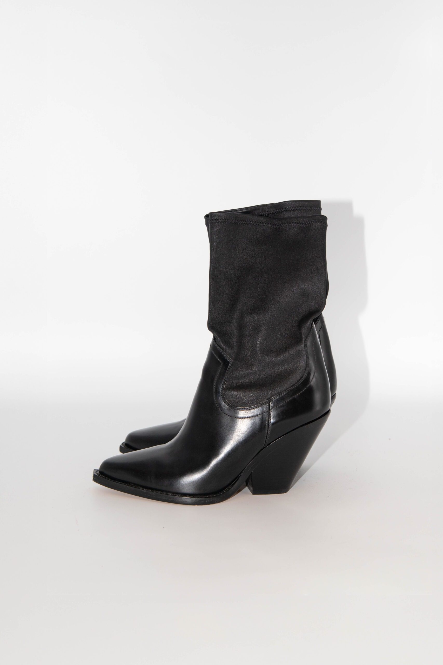 Thumbnail of http://Isabel%20Marant%20Twist%20Santiago%20Stiefelette%20in%20Schwarz