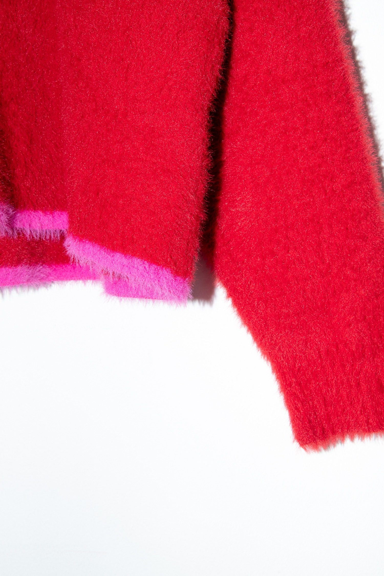 Thumbnail of http://Jacquemus%20Le%20Polo%20Neve%20Pullover%20in%20Rot%20und%20Pink