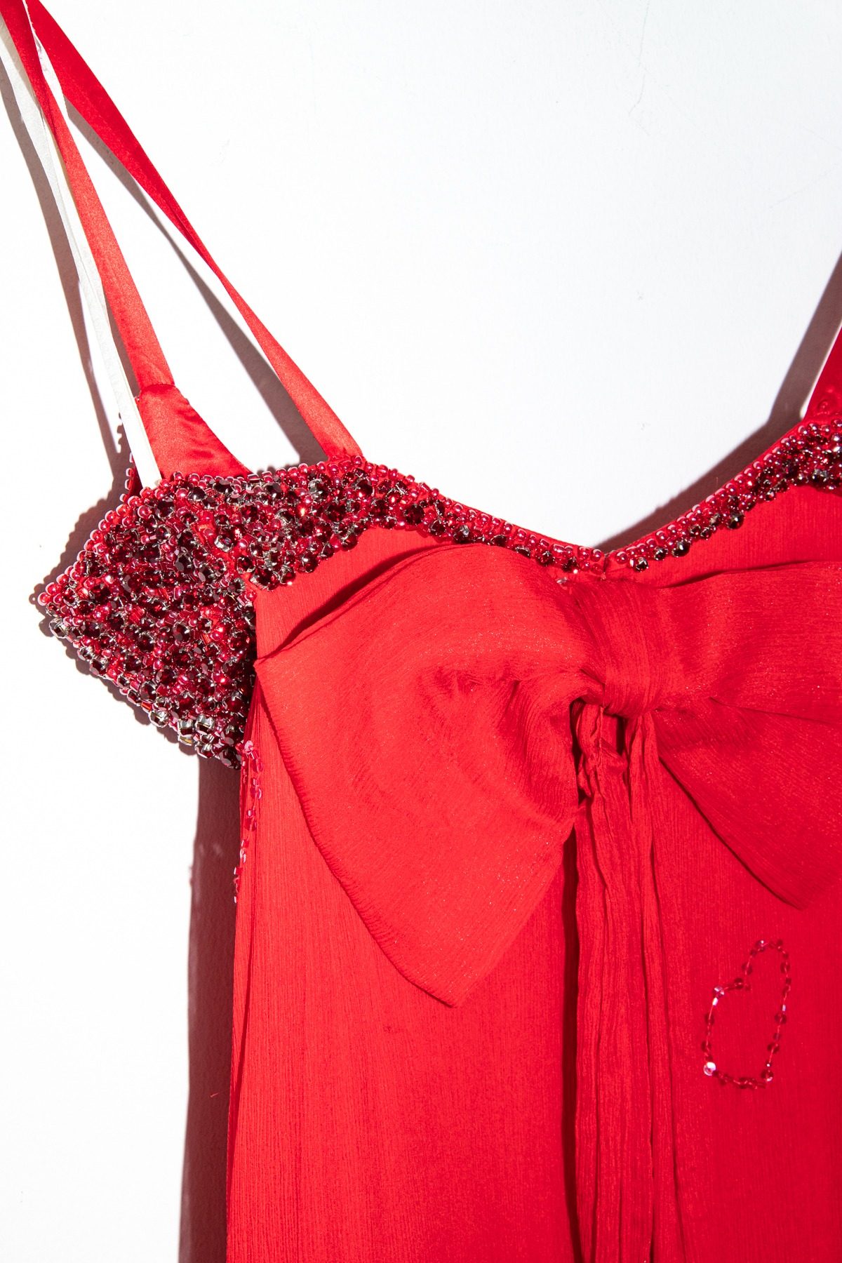 Thumbnail of http://Jenny%20Packham%20Empire-Abendkleid%20mit%20Herzen%20und%20Perlen%20in%20Rot
