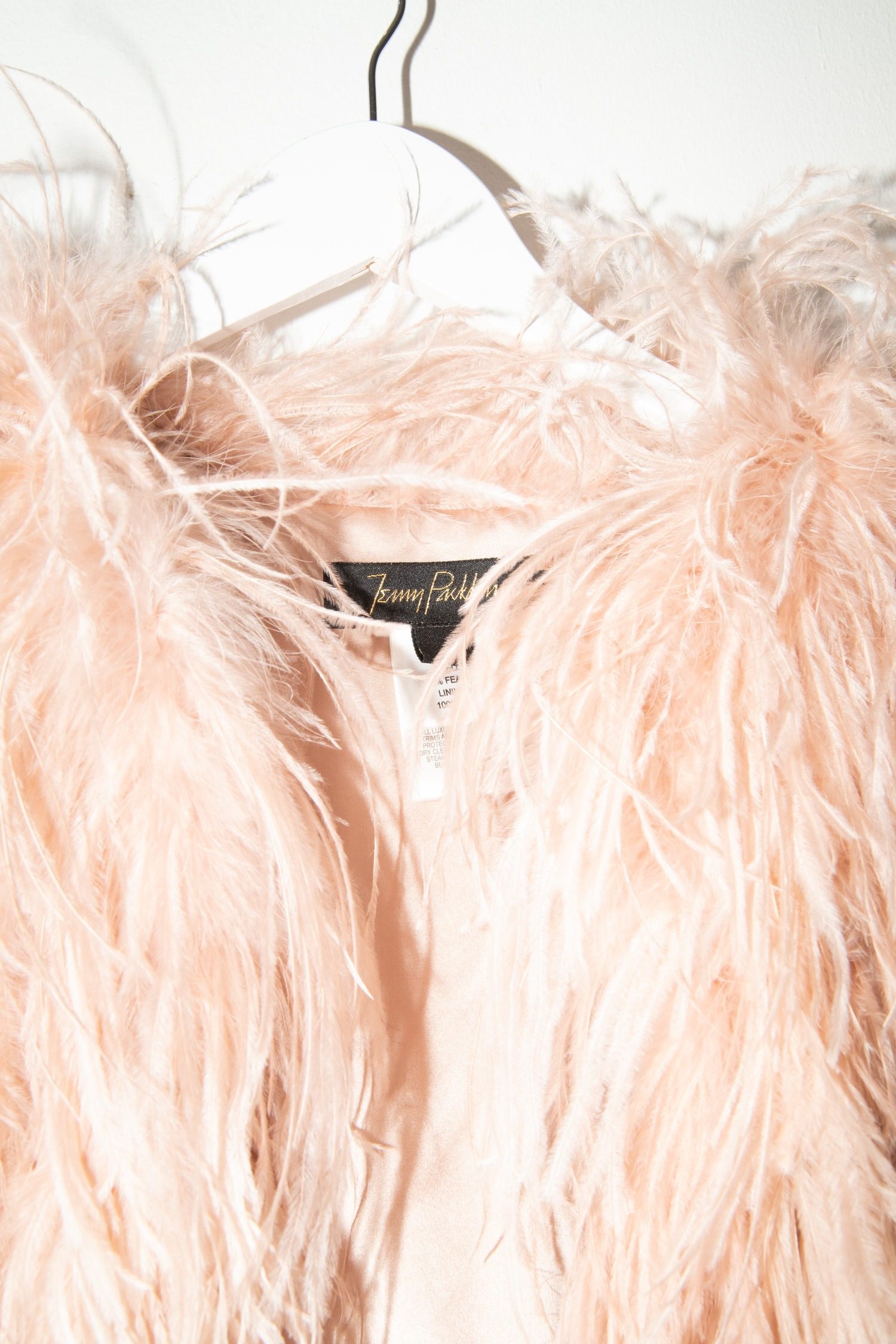 Thumbnail of http://Jenny%20Peckham%20Weste%20aus%20Federn%20in%20Rosa