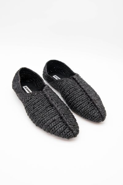 Jil Sander Slipper mit Häkelmuster in Schwarz