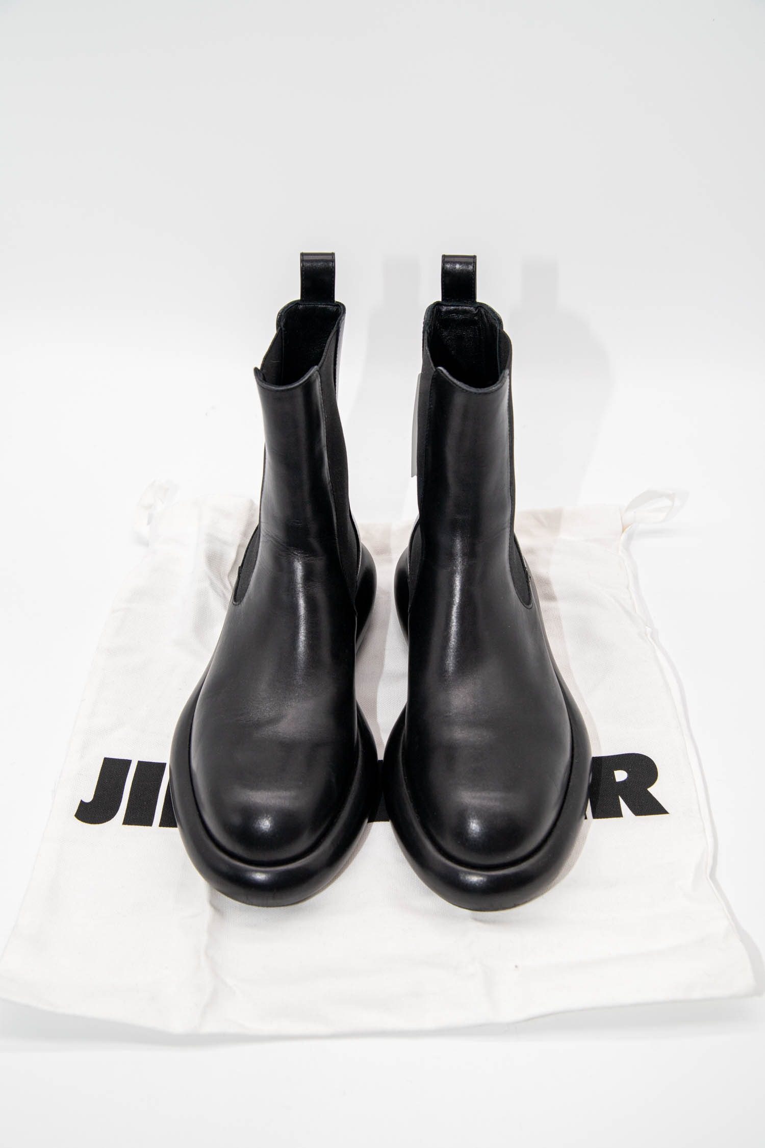 Thumbnail of http://Jil%20Sander%20Chelsea%20Boots%20in%20Schwarz