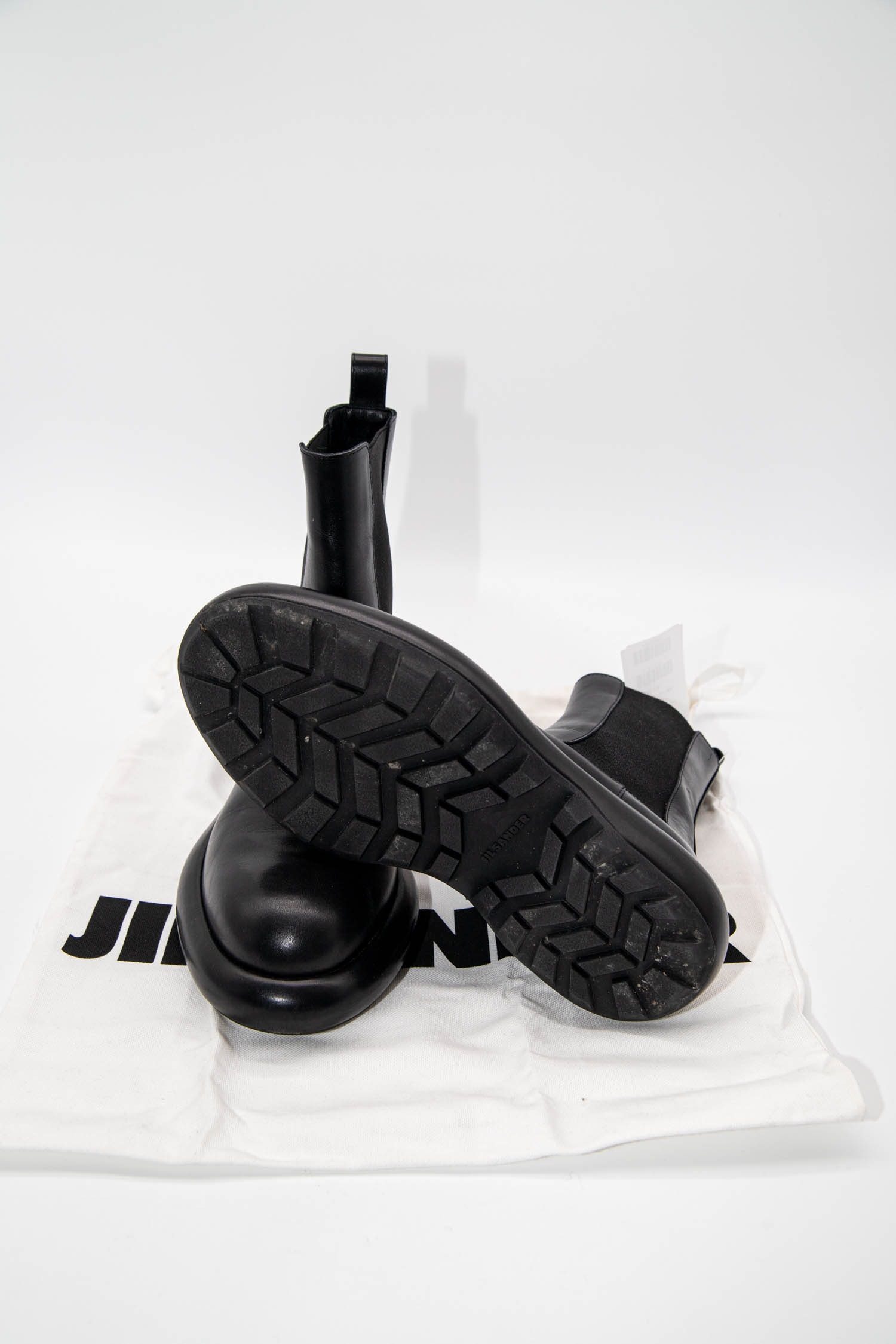 Thumbnail of http://Jil%20Sander%20Chelsea%20Boots%20in%20Schwarz