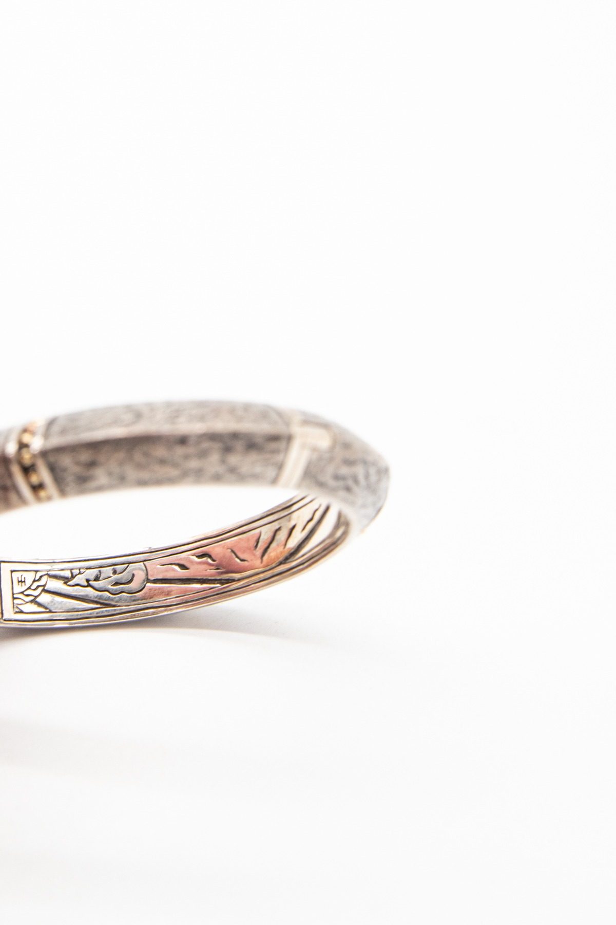 Thumbnail of http://John%20Hardy%20Armreif%20mit%20Goldenen%20Details%20in%20Silber