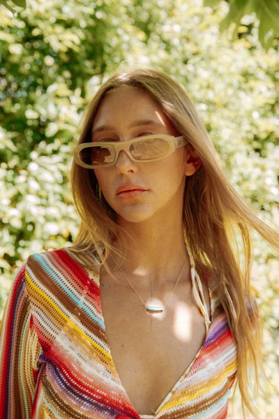 Karen Wazen "Hazel" Sonnenbrille in Sand