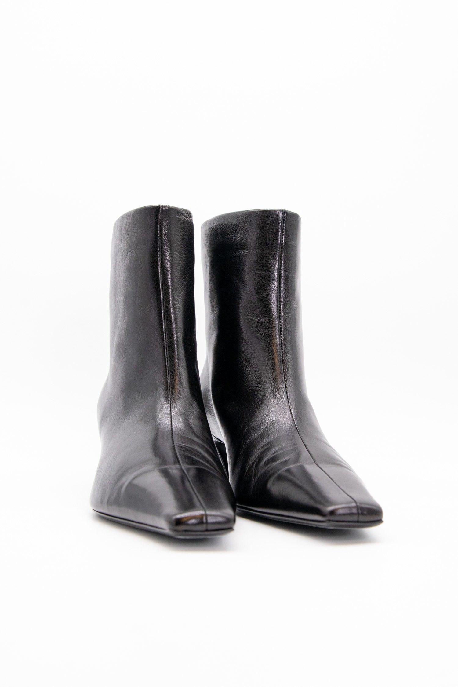 Thumbnail of http://Khaite%20Arizona%20Stiefeletten%20aus%20Leder%20in%20Schwarz