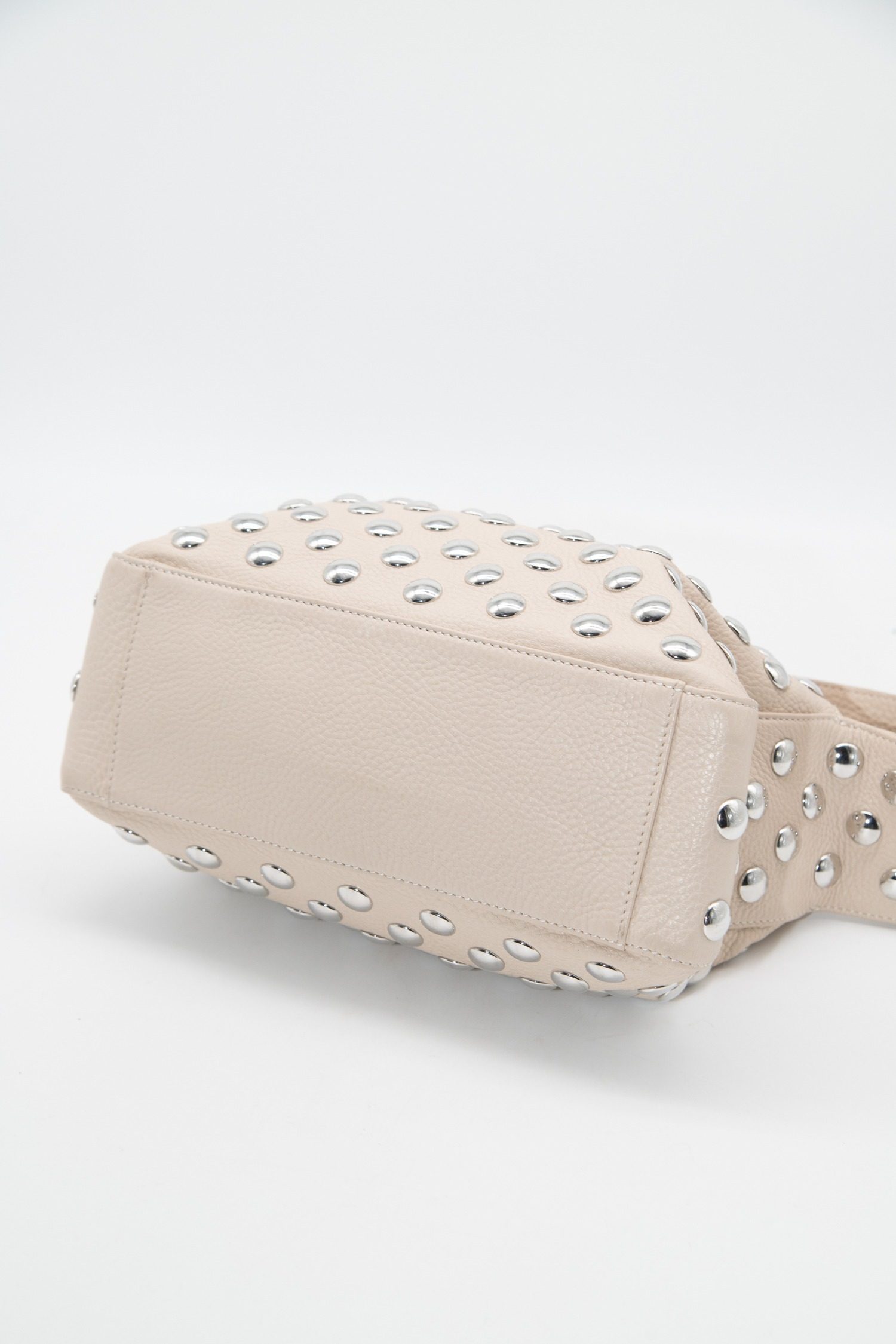 Thumbnail of http://Khaite%20Elena%20Medium%20aus%20Leder%20in%20Ecru%20und%20Silber