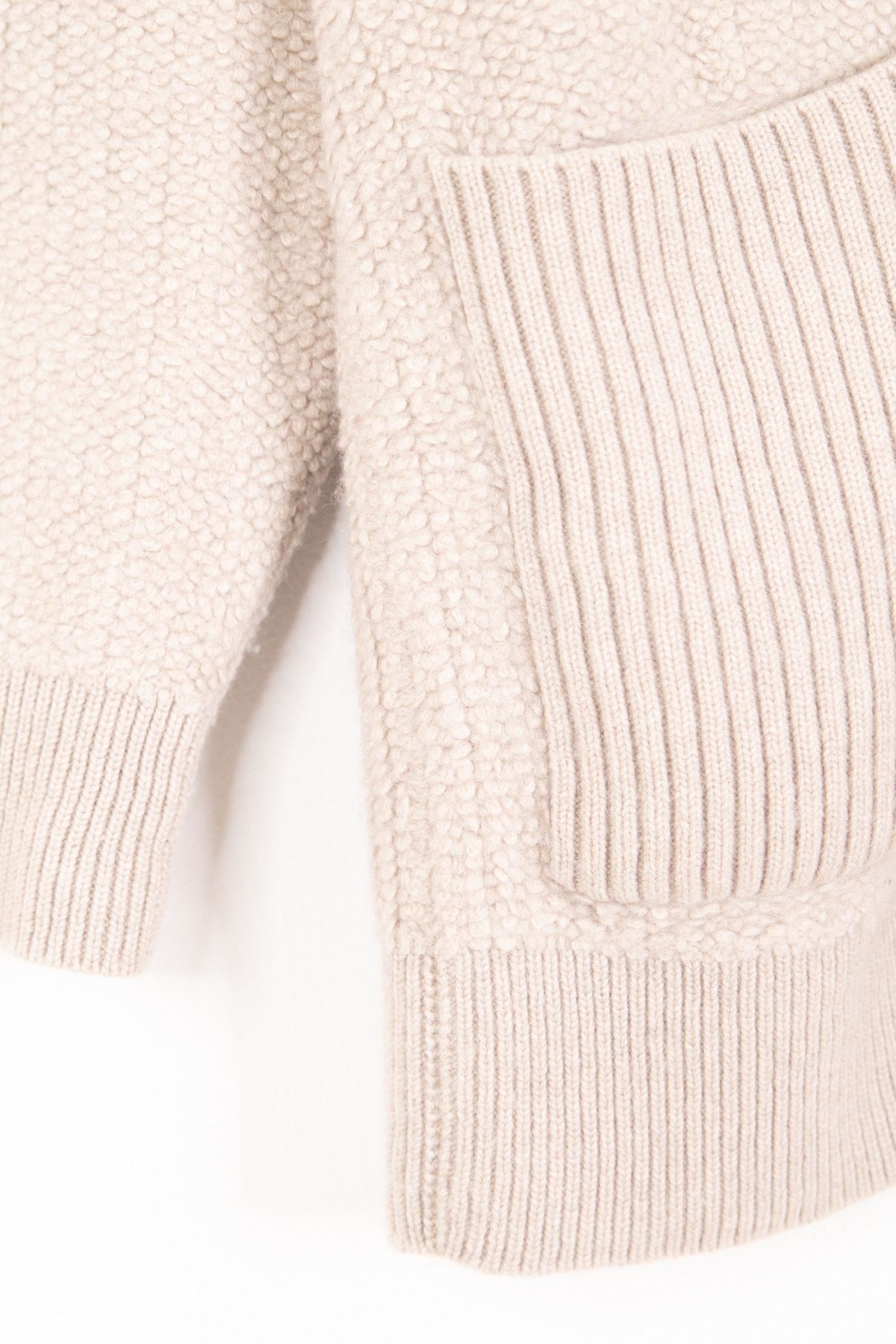 Thumbnail of http://Lisa%20Yang%20Strickjacke%20in%20Beige