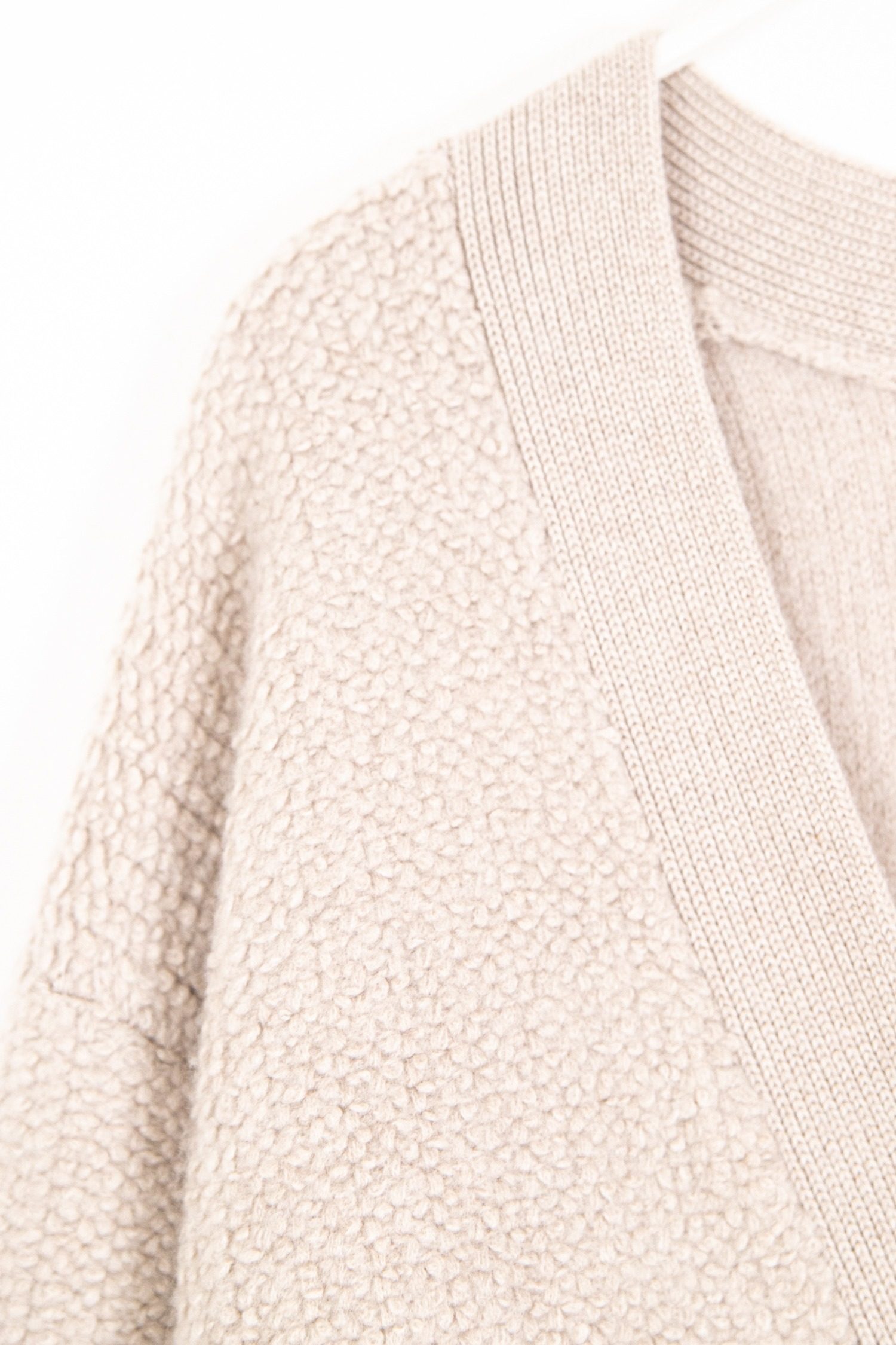 Thumbnail of http://Lisa%20Yang%20Strickjacke%20in%20Beige