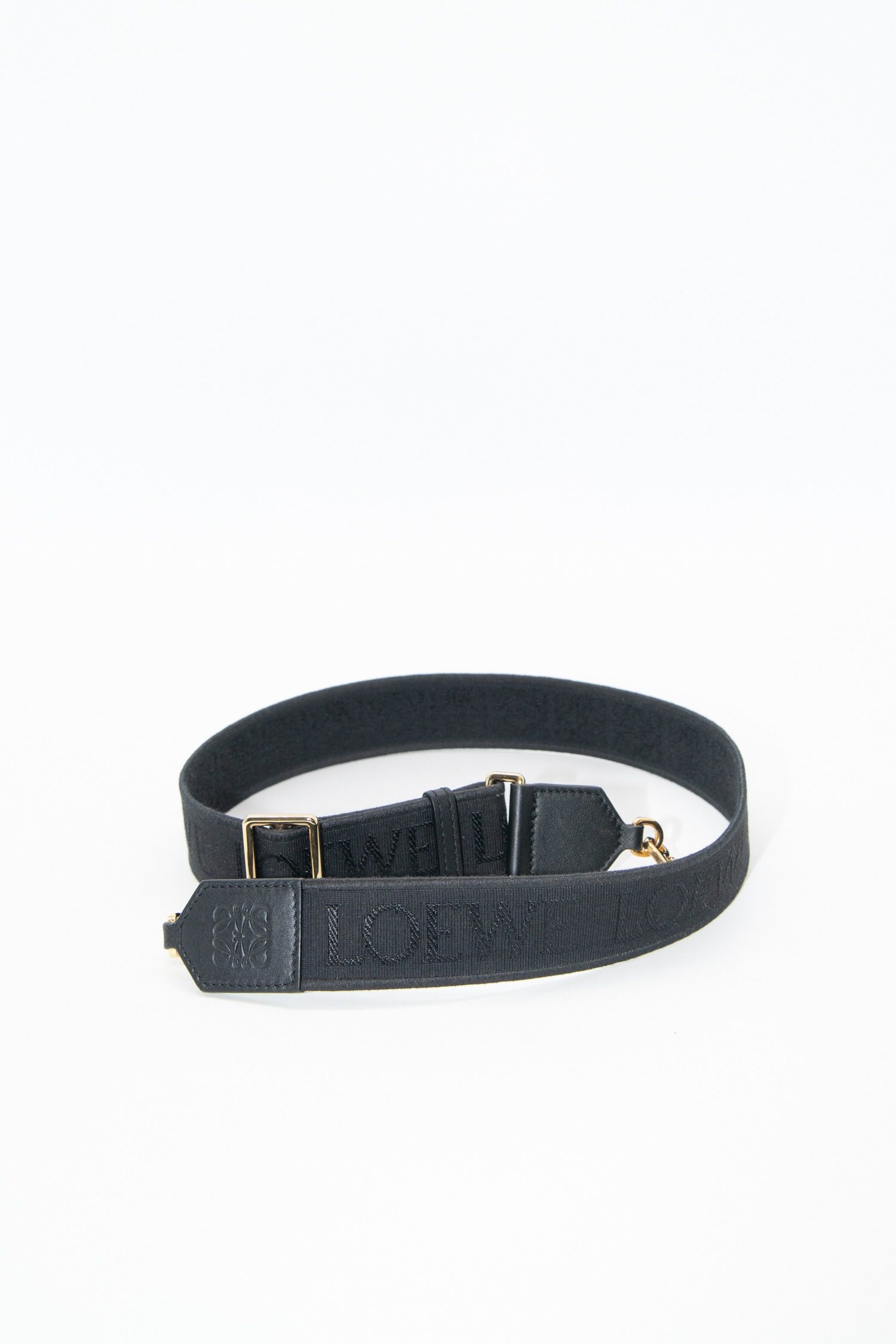 Thumbnail of http://Loewe%20Taschenriemen%20in%20Schwarz%20und%20Gold