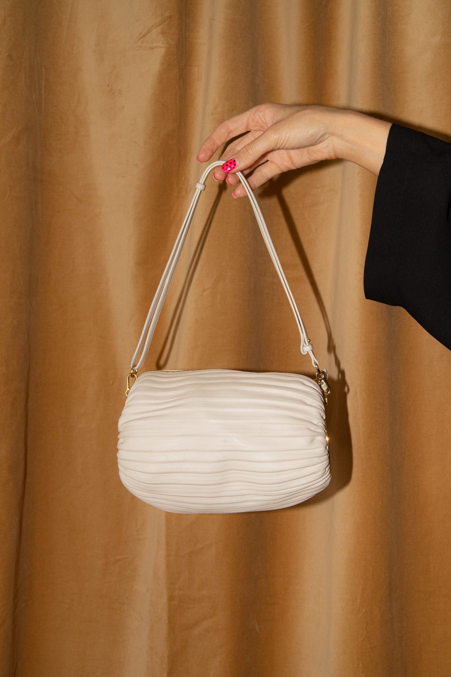 Thumbnail of http://Loewe%20Bracelet%20Pouch%20Schultertasche%20in%20Ecru