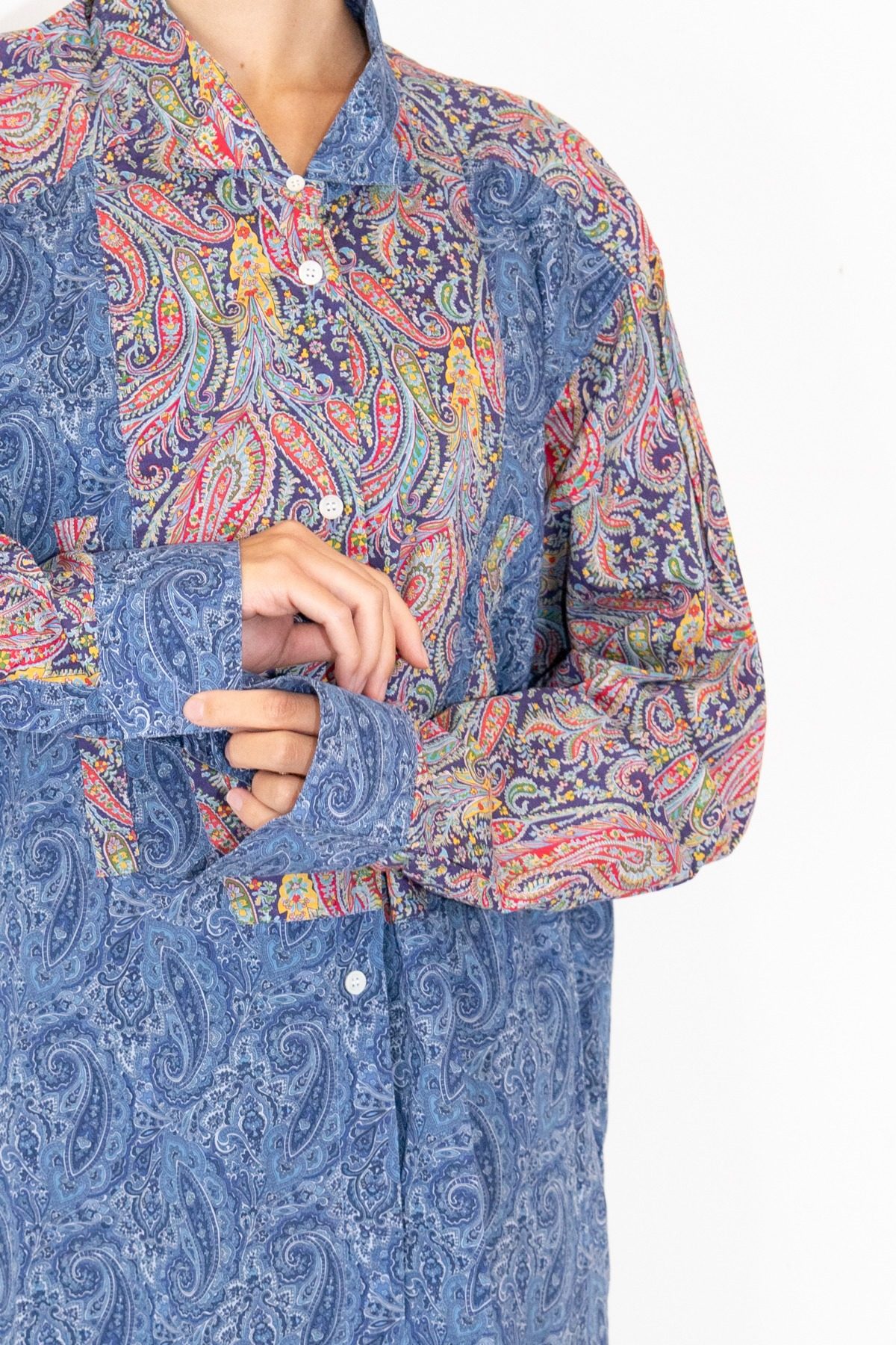 Thumbnail of http://Loewe%20Bluse%20mit%20Paisleymuster%20im%20Patchwork-Stil%20in%20Bunt