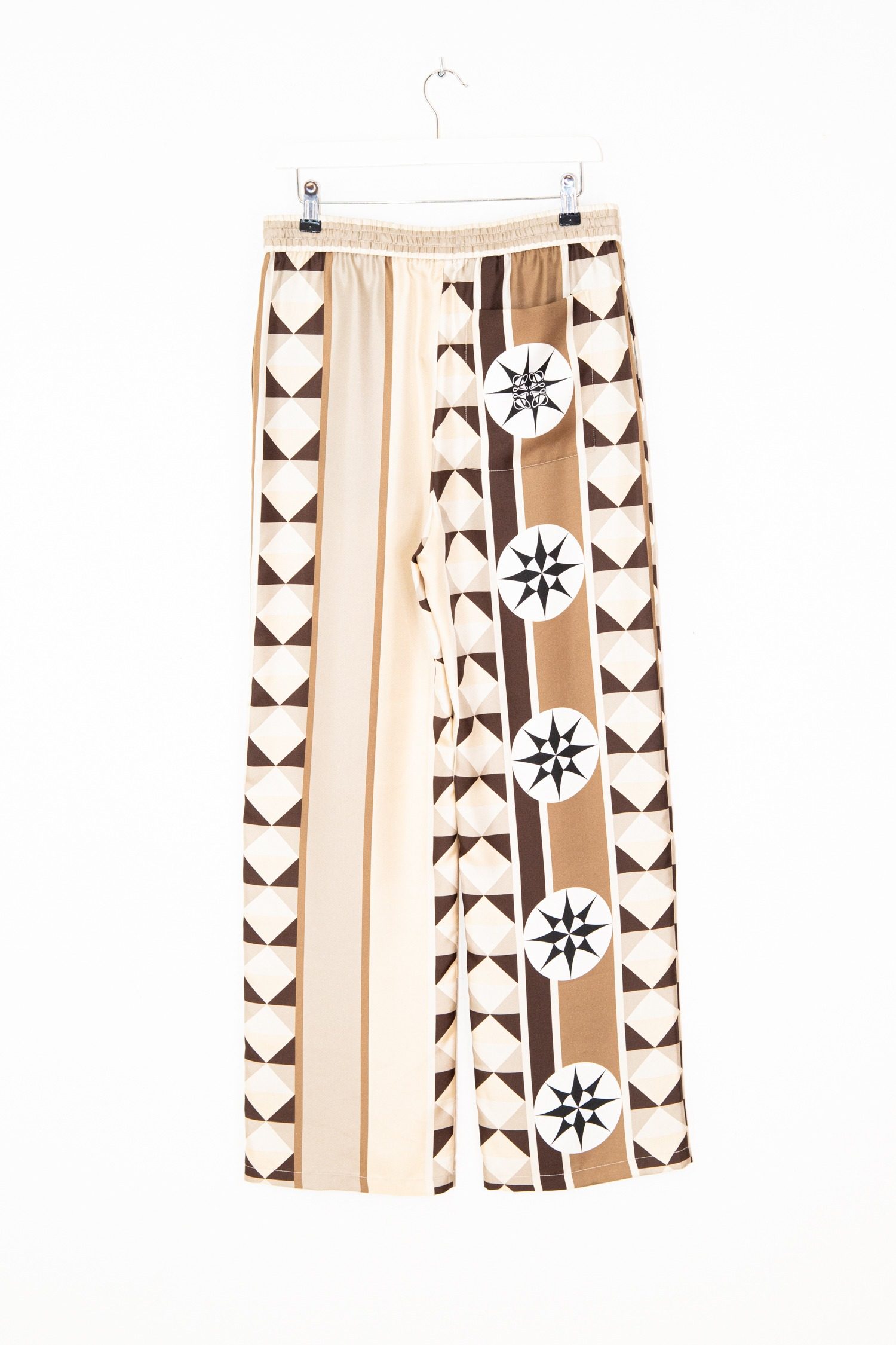 Thumbnail of http://Loewe%20Hose%20aus%20Seide%20in%20Braun,%20Khaki%20und%20Beige