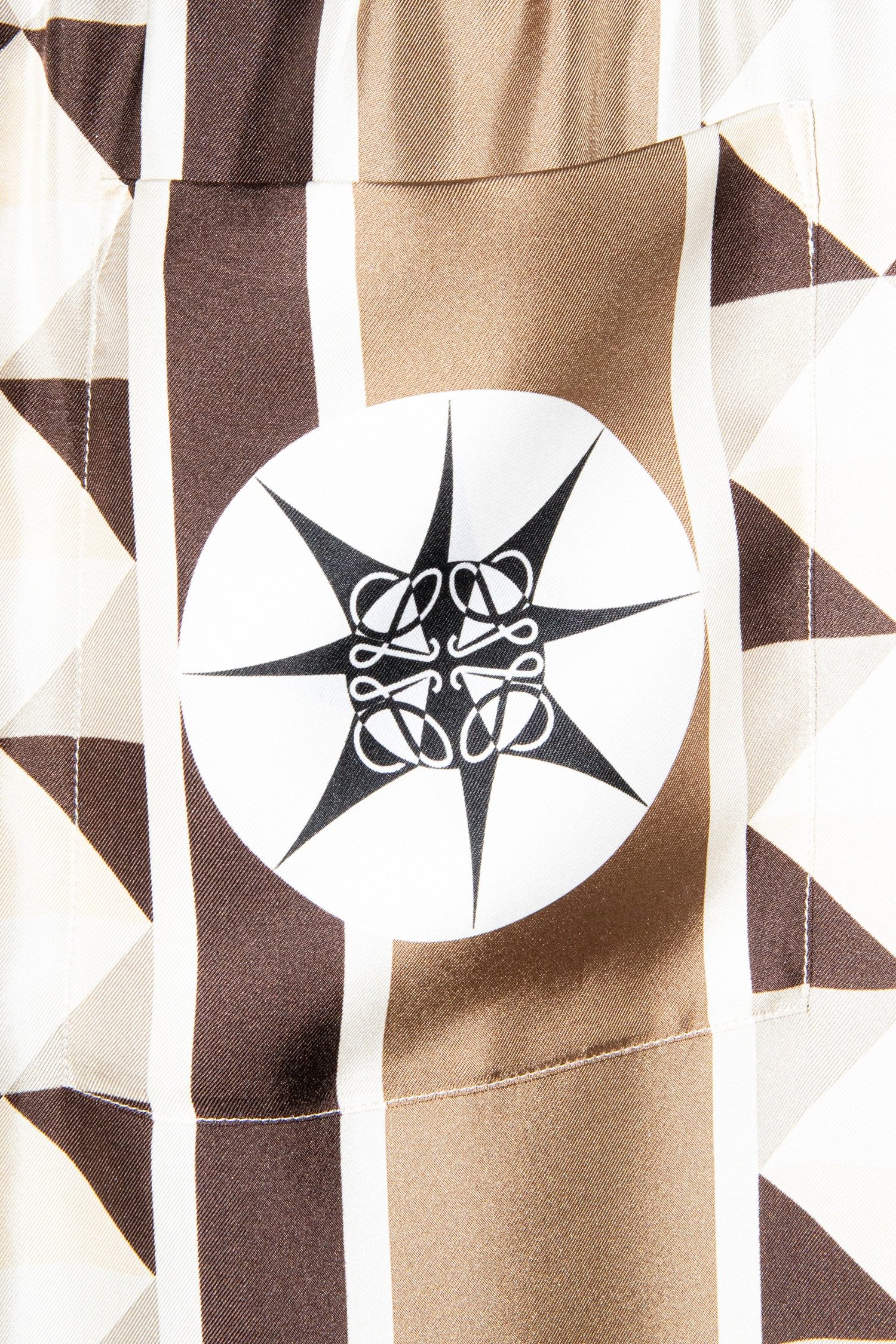 Thumbnail of http://Loewe%20Hose%20aus%20Seide%20in%20Braun,%20Khaki%20und%20Beige