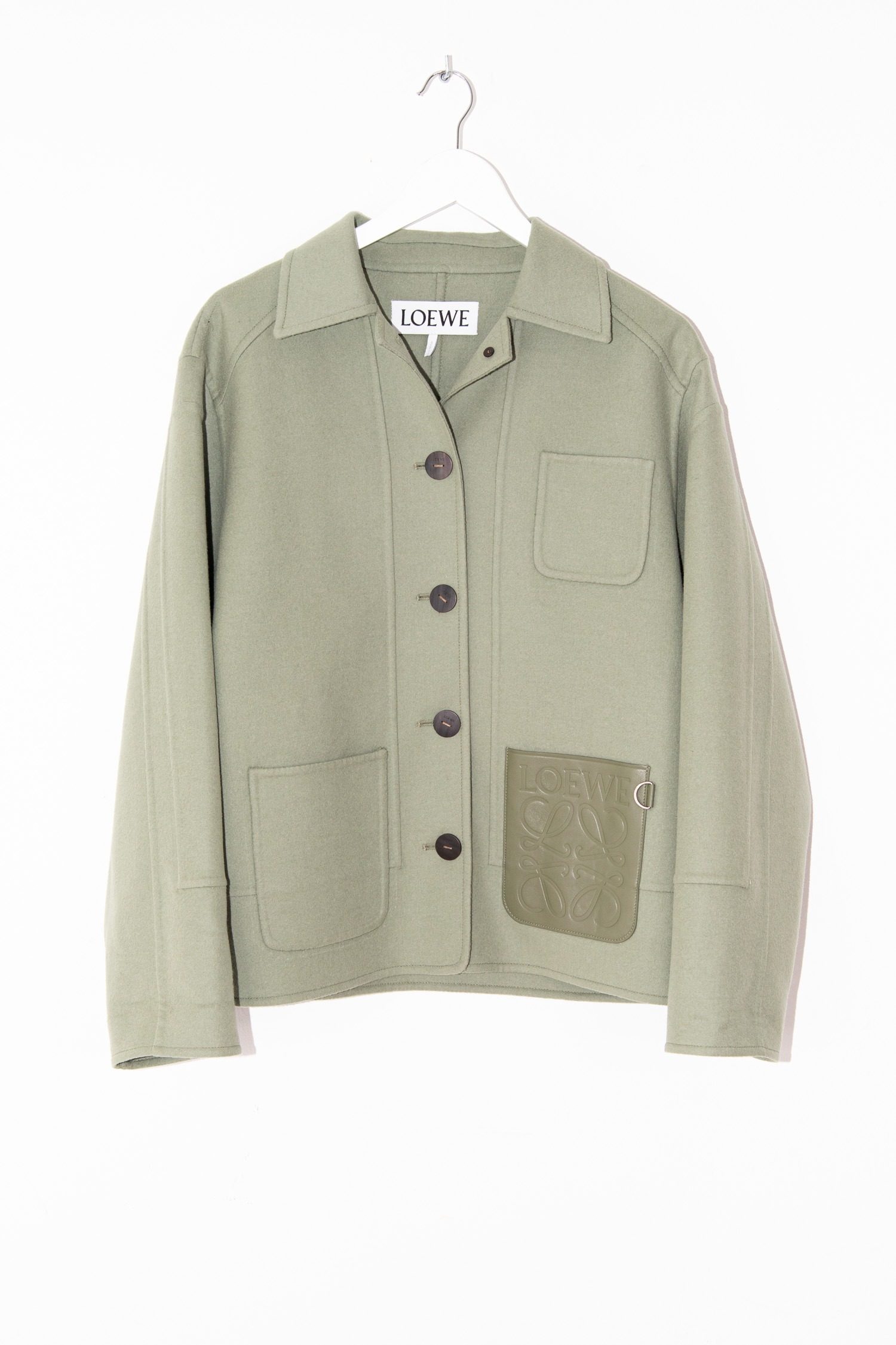 Thumbnail of http://Loewe%20Jacke%20mit%20Lederdetail%20in%20Olivgrün