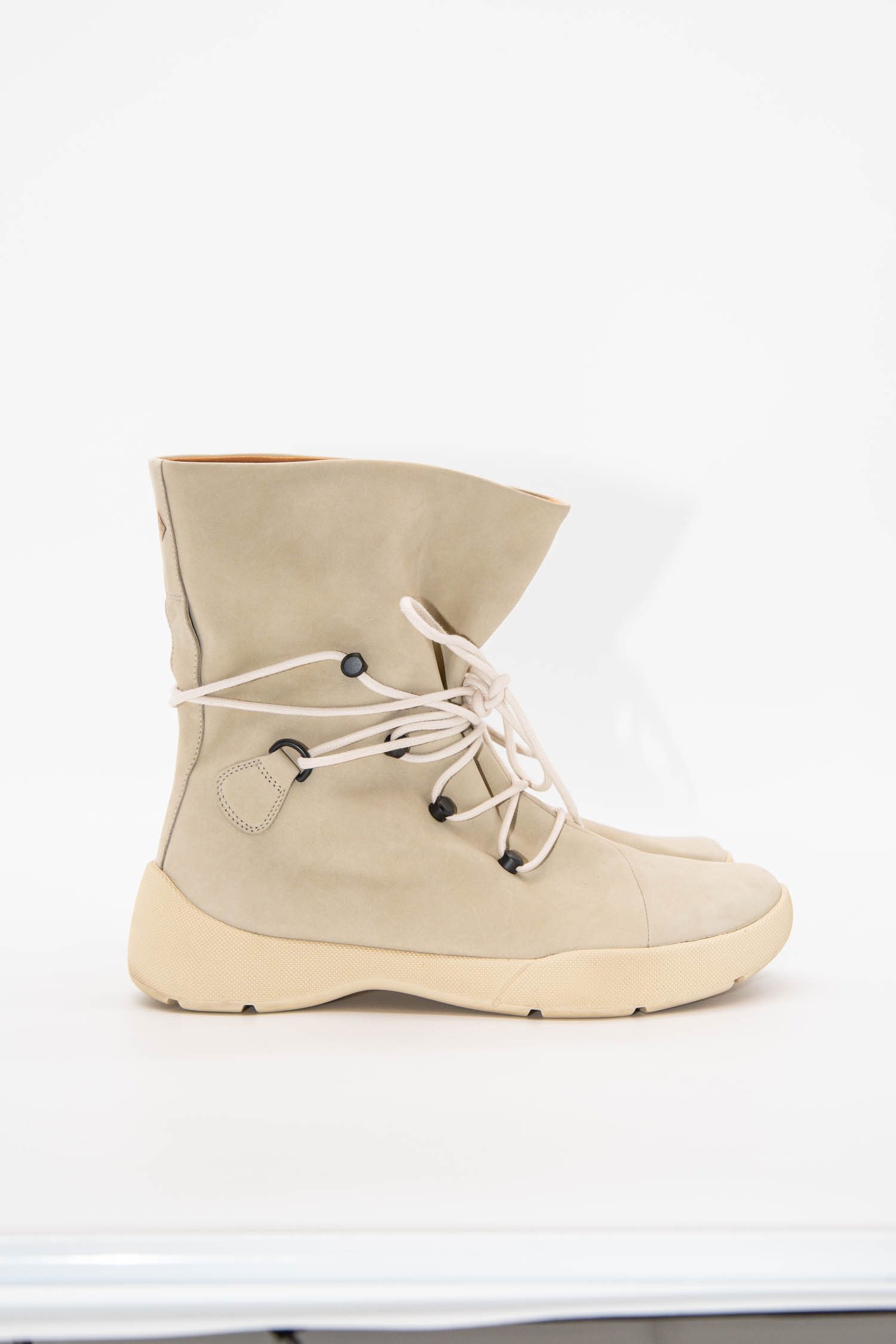 Loro Piana "Trace nubuck" Ankle Boots in Hellbeige