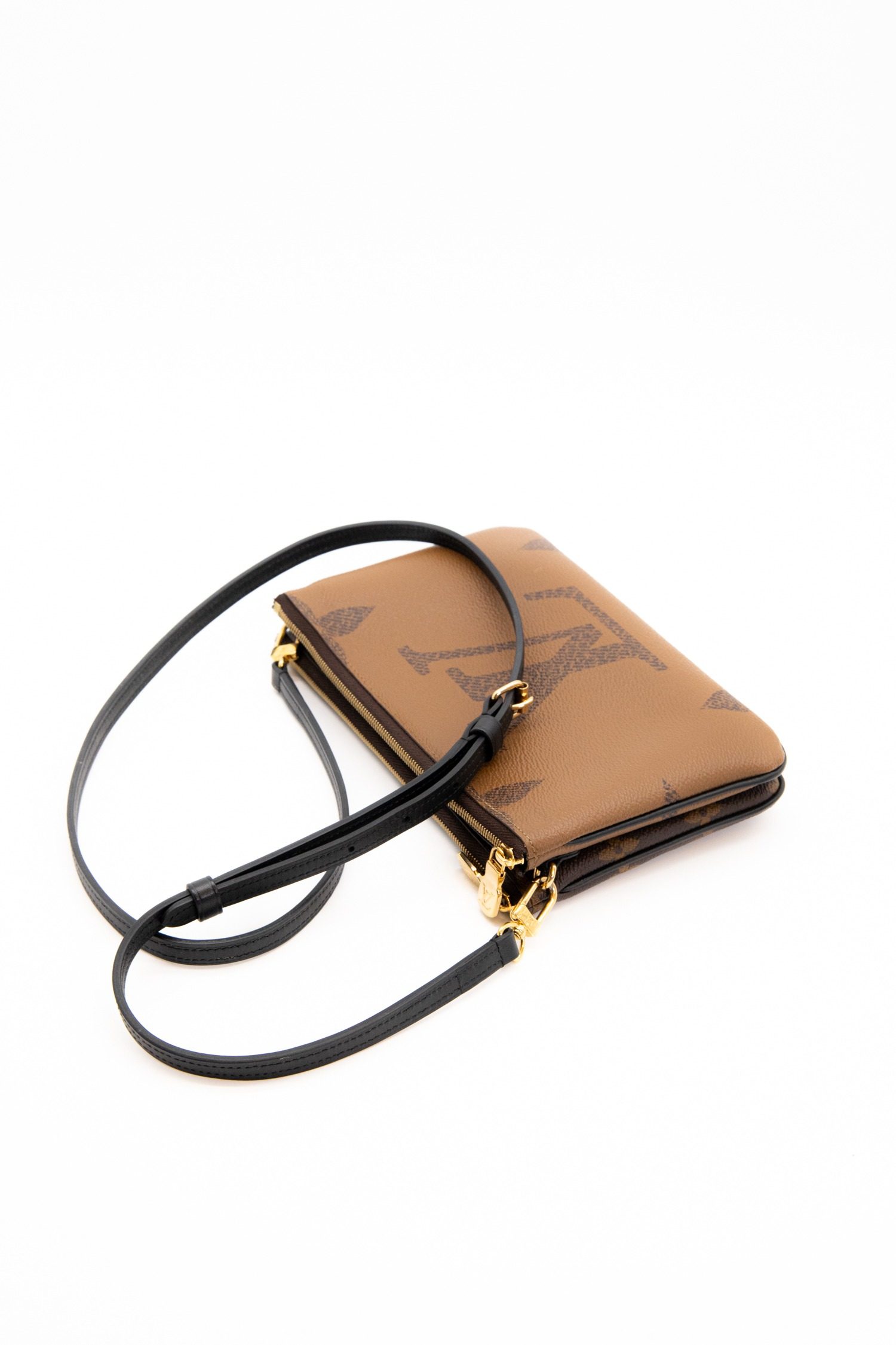 Thumbnail of http://Louis%20Vuitton%20Double%20Zip%20Pochette%20Umhängetasche