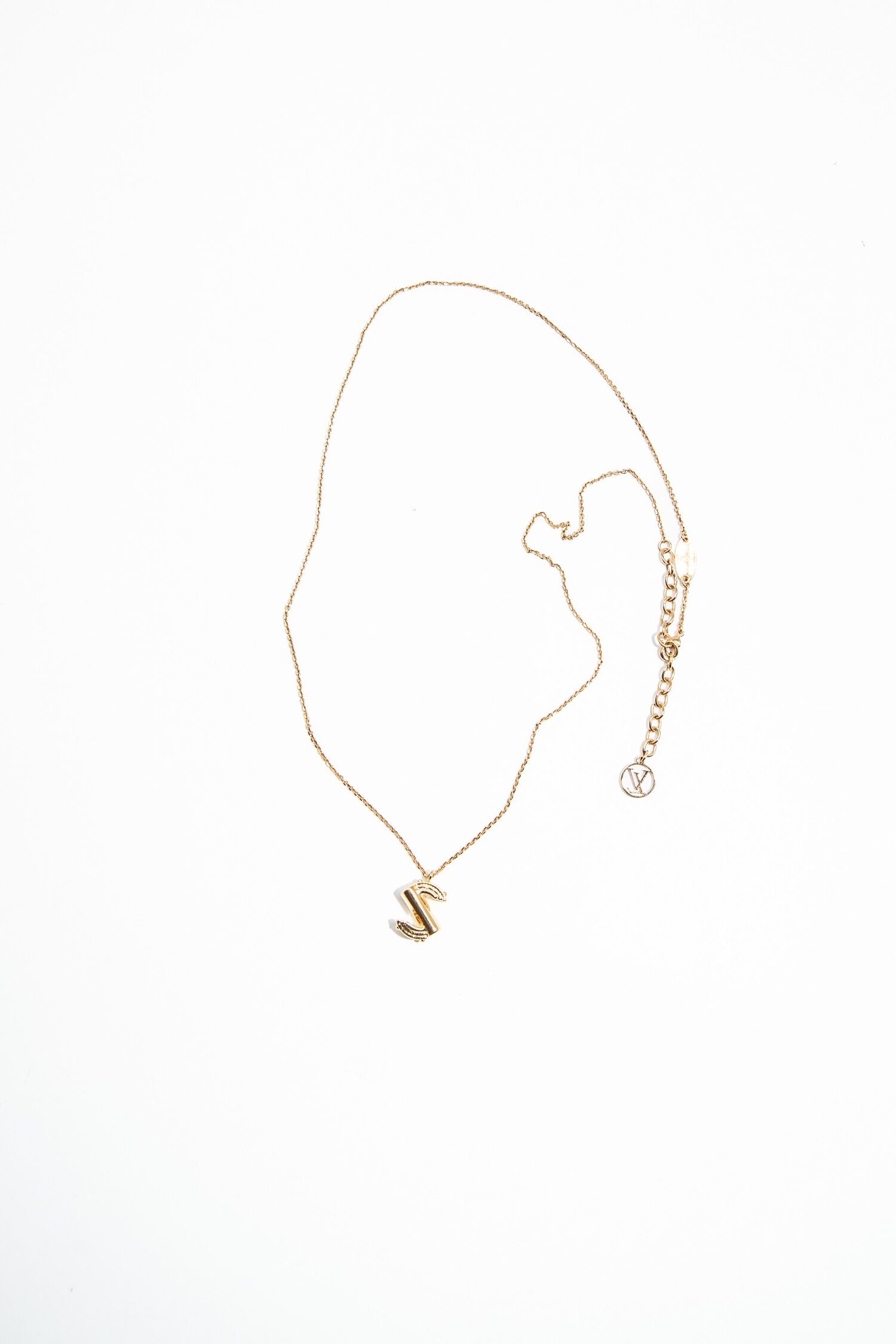 Thumbnail of http://Louis%20Vuitton%20LV%20&%20Me%20Halskette%20Buchstabe%20S%20in%20Gold