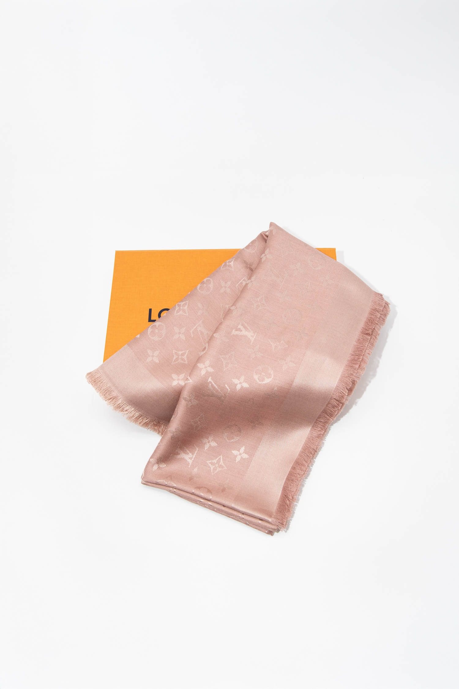 Thumbnail of http://Louis%20Vuitton%20Monogram%20Classic%20Tuch%20in%20Mauve
