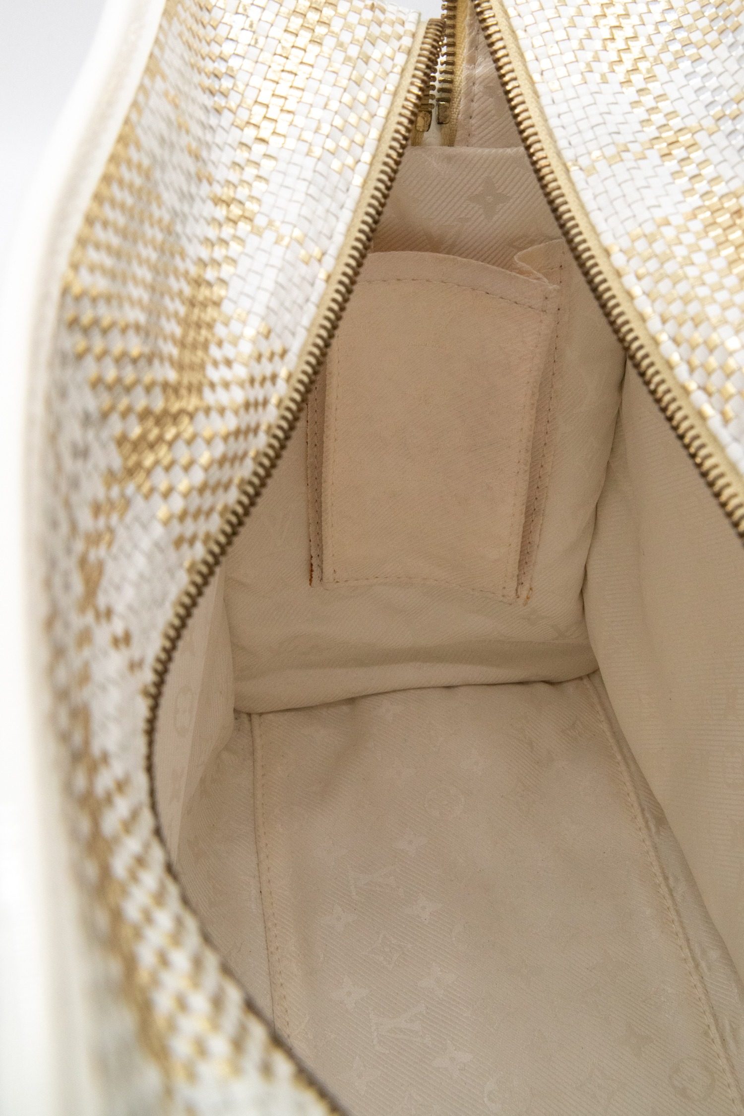 Thumbnail of http://Louis%20Vuitton%20Barbes%20Shopper%20in%20Ecru%20und%20Gold