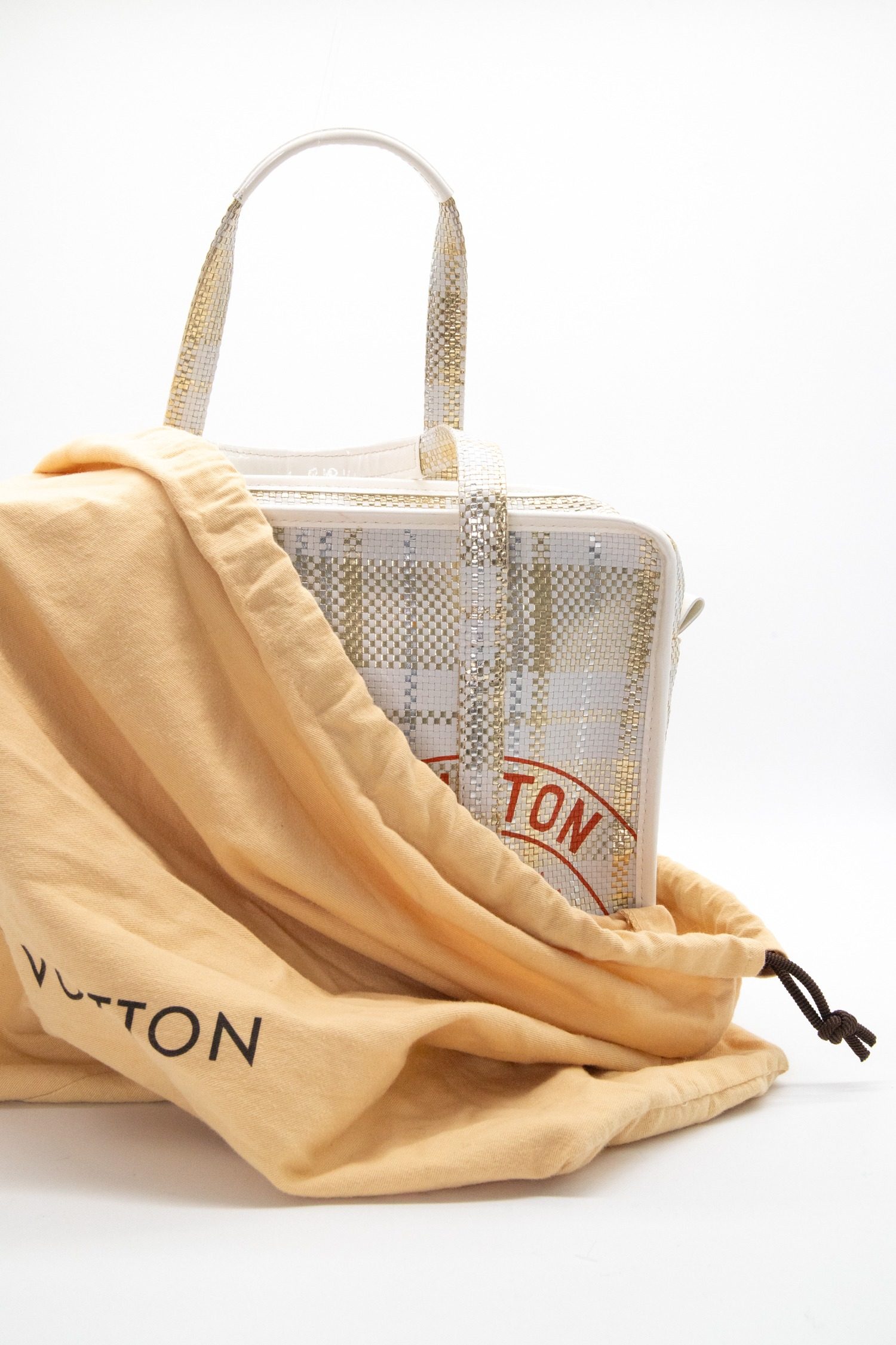 Thumbnail of http://Louis%20Vuitton%20Barbes%20Shopper%20in%20Ecru%20und%20Gold