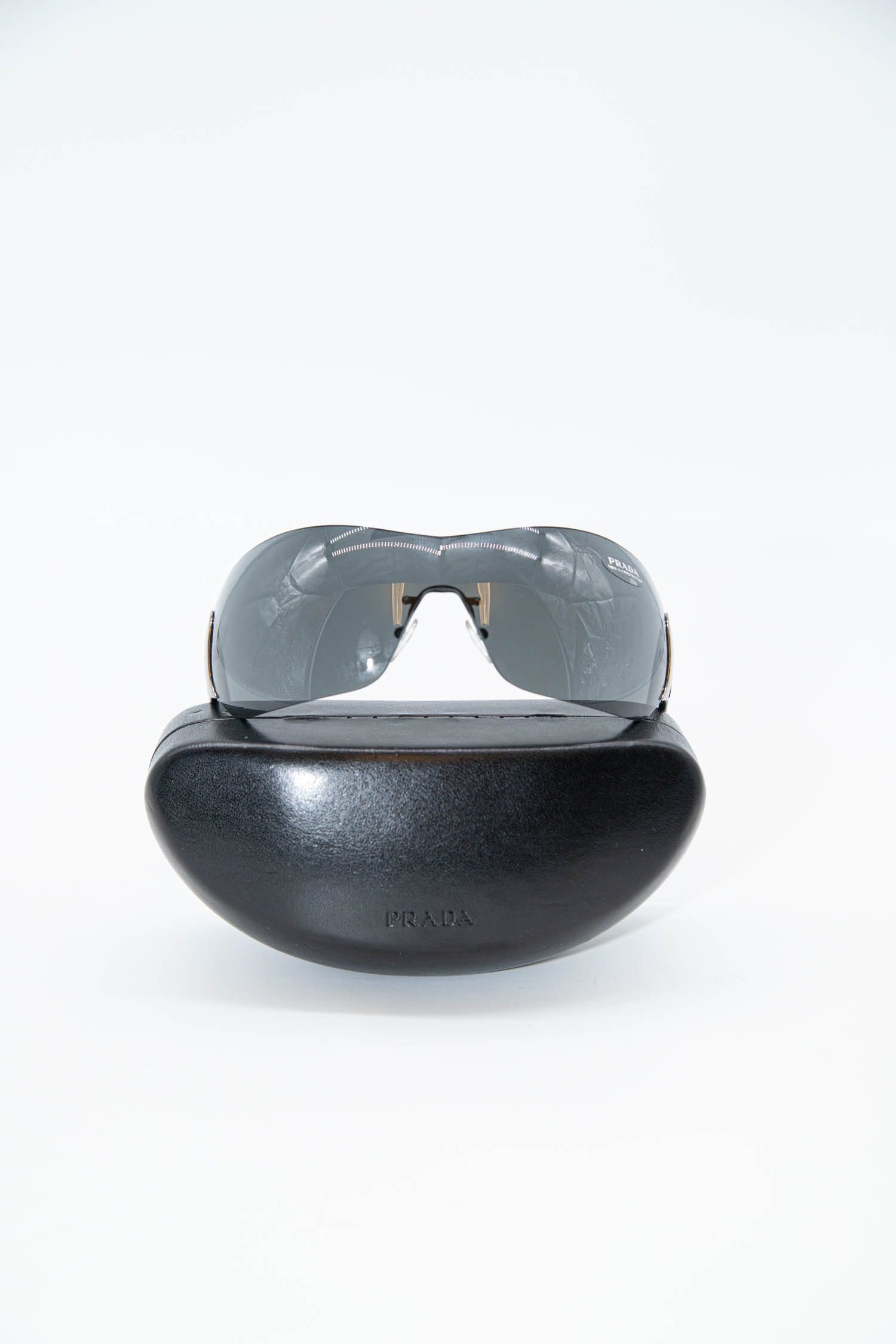 Thumbnail of http://Valentino%20Sonnenbrille%20mit%20Glitzersteinen%20in%20Schwarz%20und%20Silber