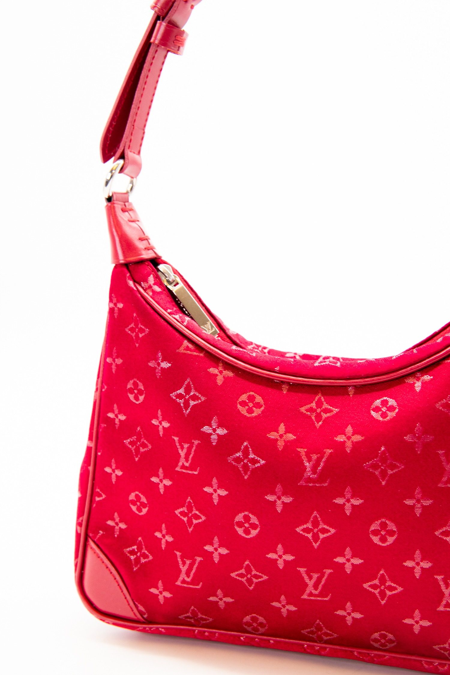 Thumbnail of http://Louis%20Vuitton%20Monogram%20Satin%20Little%20Boulogne%20Handtasche%20in%20Rot