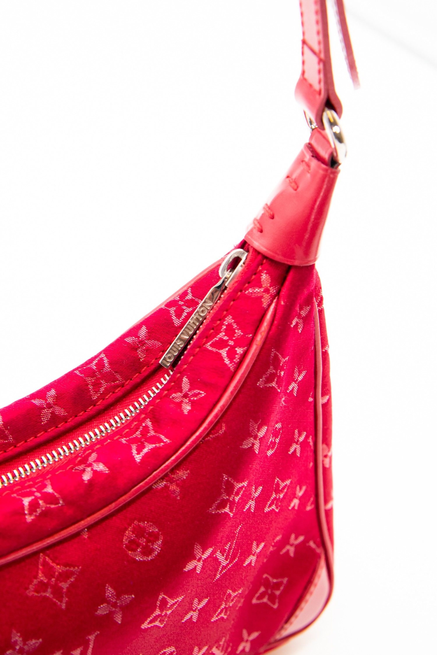 Thumbnail of http://Louis%20Vuitton%20Monogram%20Satin%20Little%20Boulogne%20Handtasche%20in%20Rot