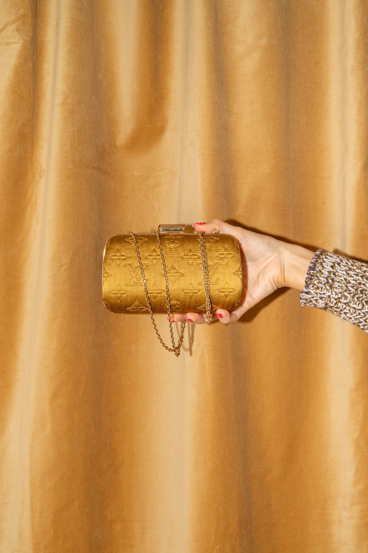 Thumbnail of http://Louis%20Vuitton%20Minaudiere%20Monogram%20Motard%20Tasche%20in%20Gold