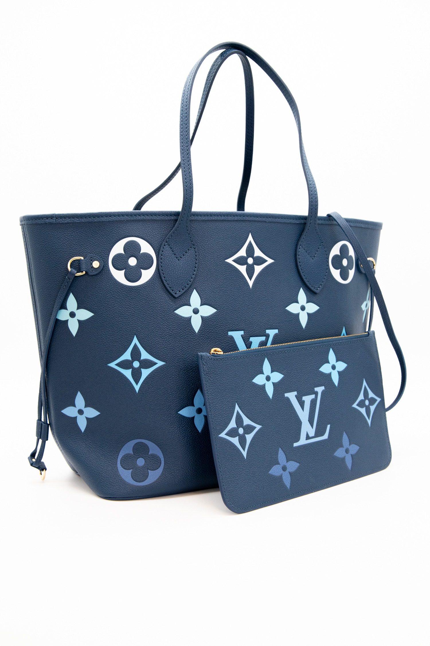 Thumbnail of http://Louis%20Vuitton%20Gradient%20Blue%20Neverfull%20Shopper%20in%20Blau