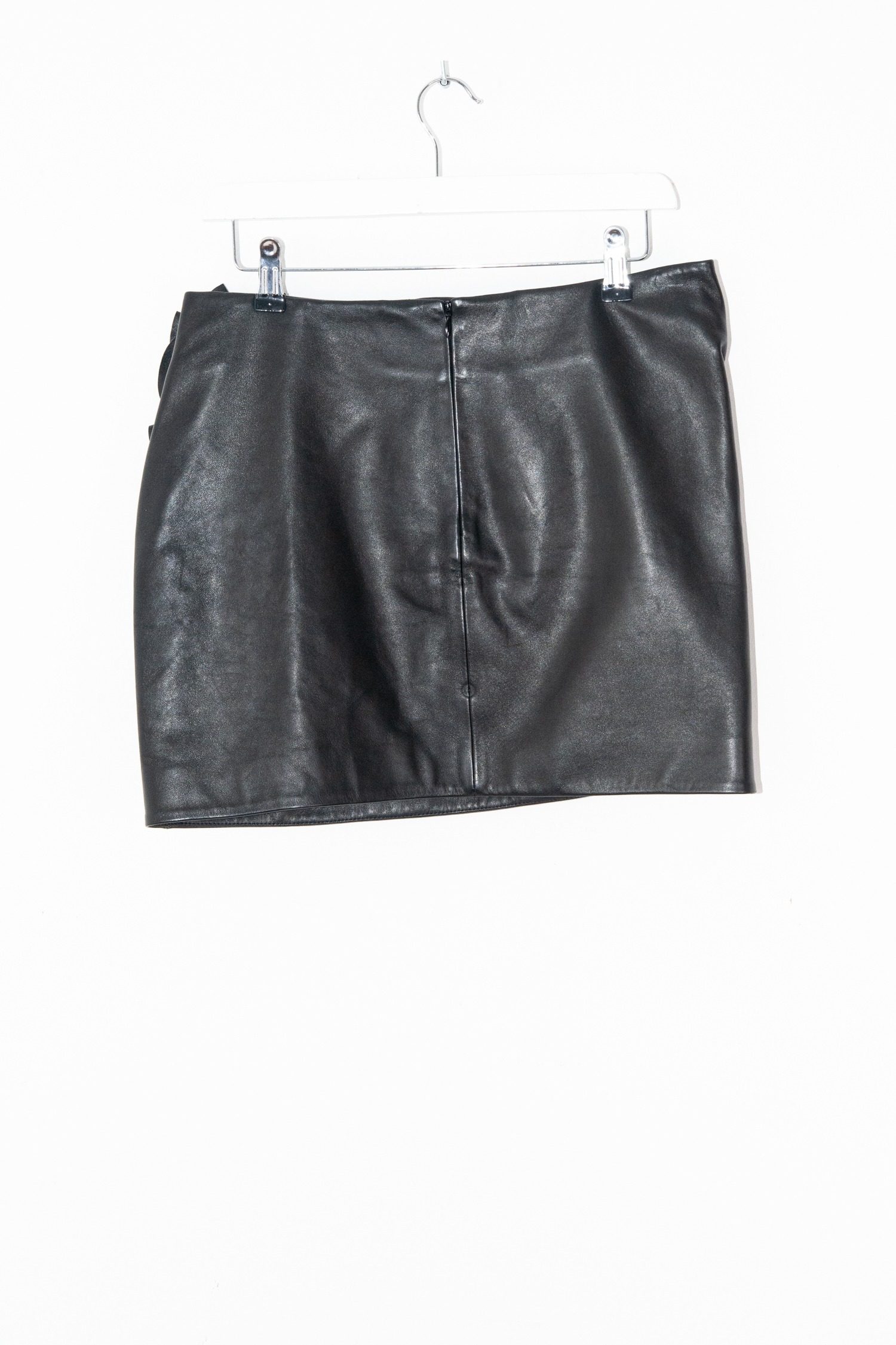 Thumbnail of http://Magda%20Butrym%20Flower%20Lederrock%20in%20Schwarz