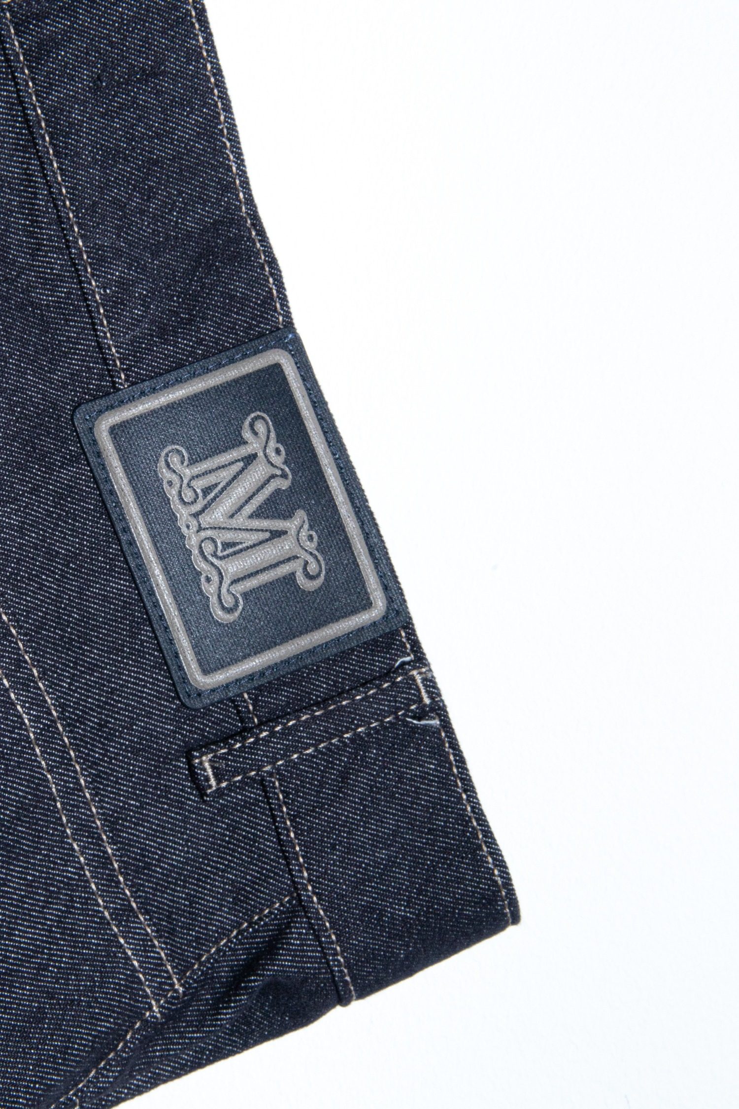 Thumbnail of http://Max%20Mara%20Jeans%20im%20Workwear-Look%20in%20Dunkelblau