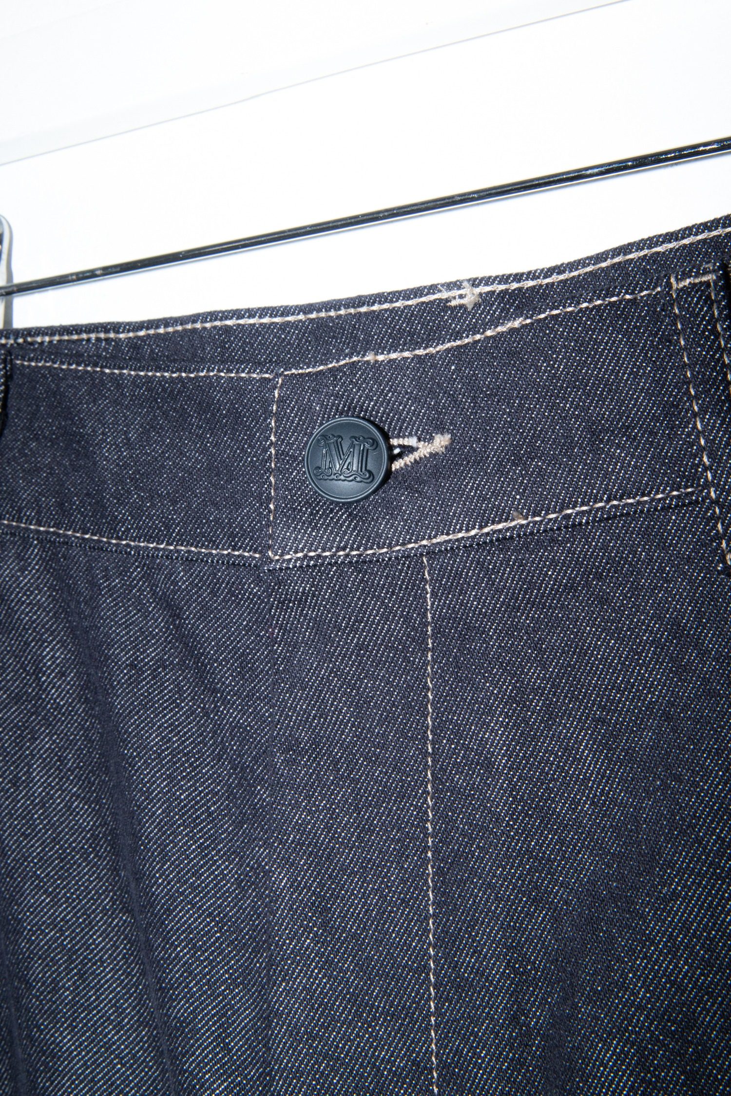 Thumbnail of http://Max%20Mara%20Jeans%20im%20Workwear-Look%20in%20Dunkelblau