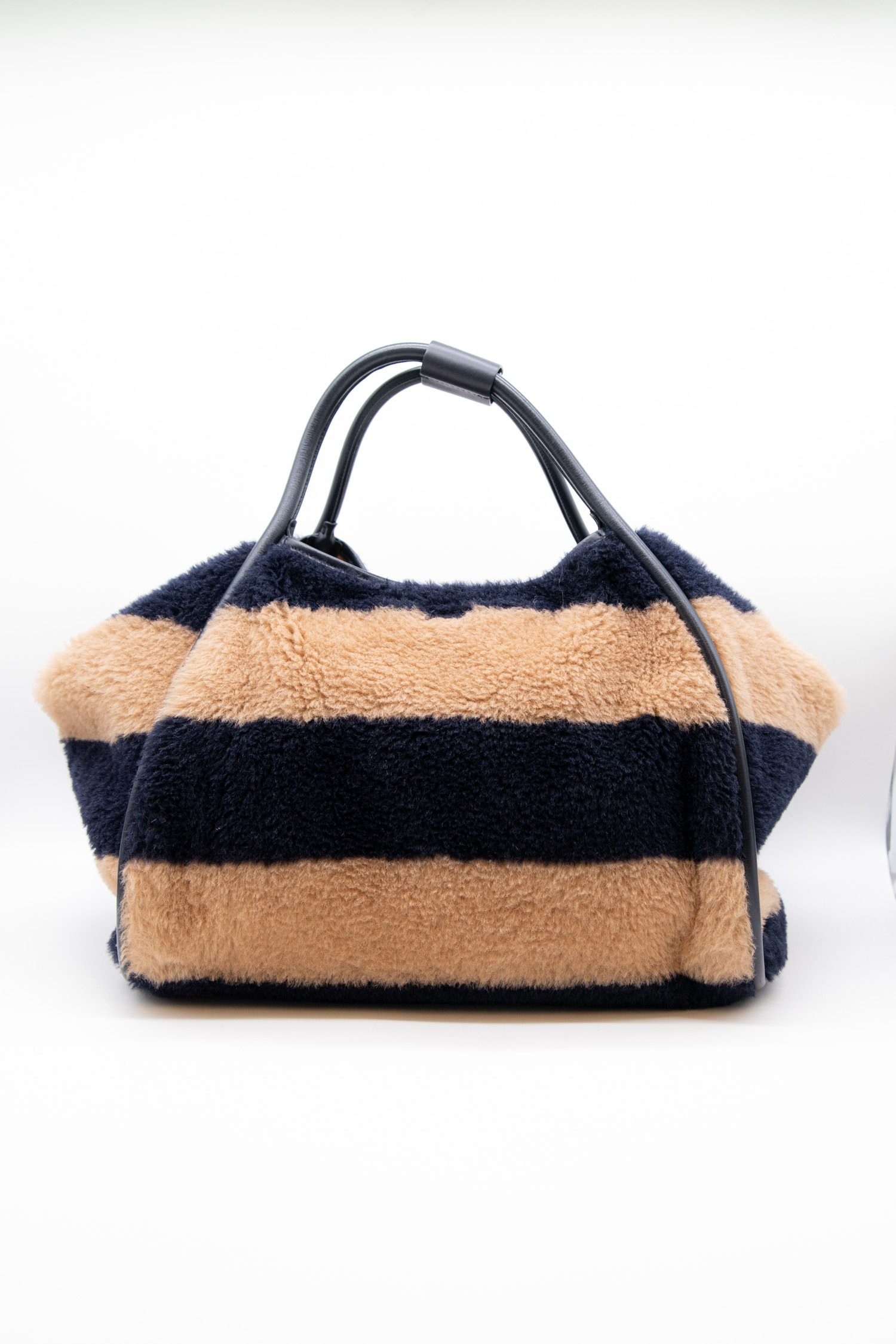 Thumbnail of http://Max%20Mara%20Marine%20Teddy%20Schultertasche%20in%20Dunkelblau%20und%20Braun