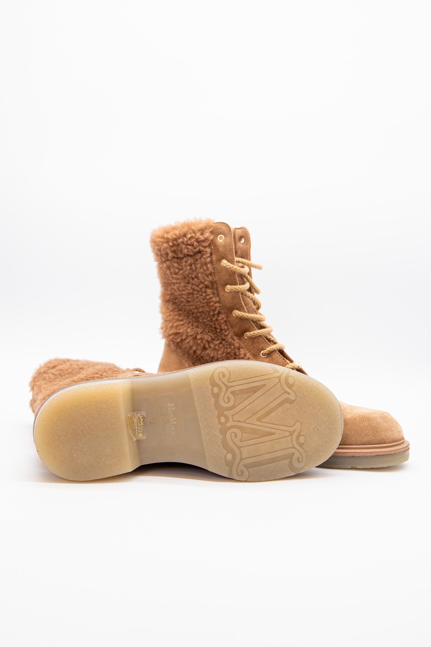 Thumbnail of http://Max%20Mara%20Bakyc%20Shearling%20und%20Wildleder%20Schnürstiefel%20in%20Beige