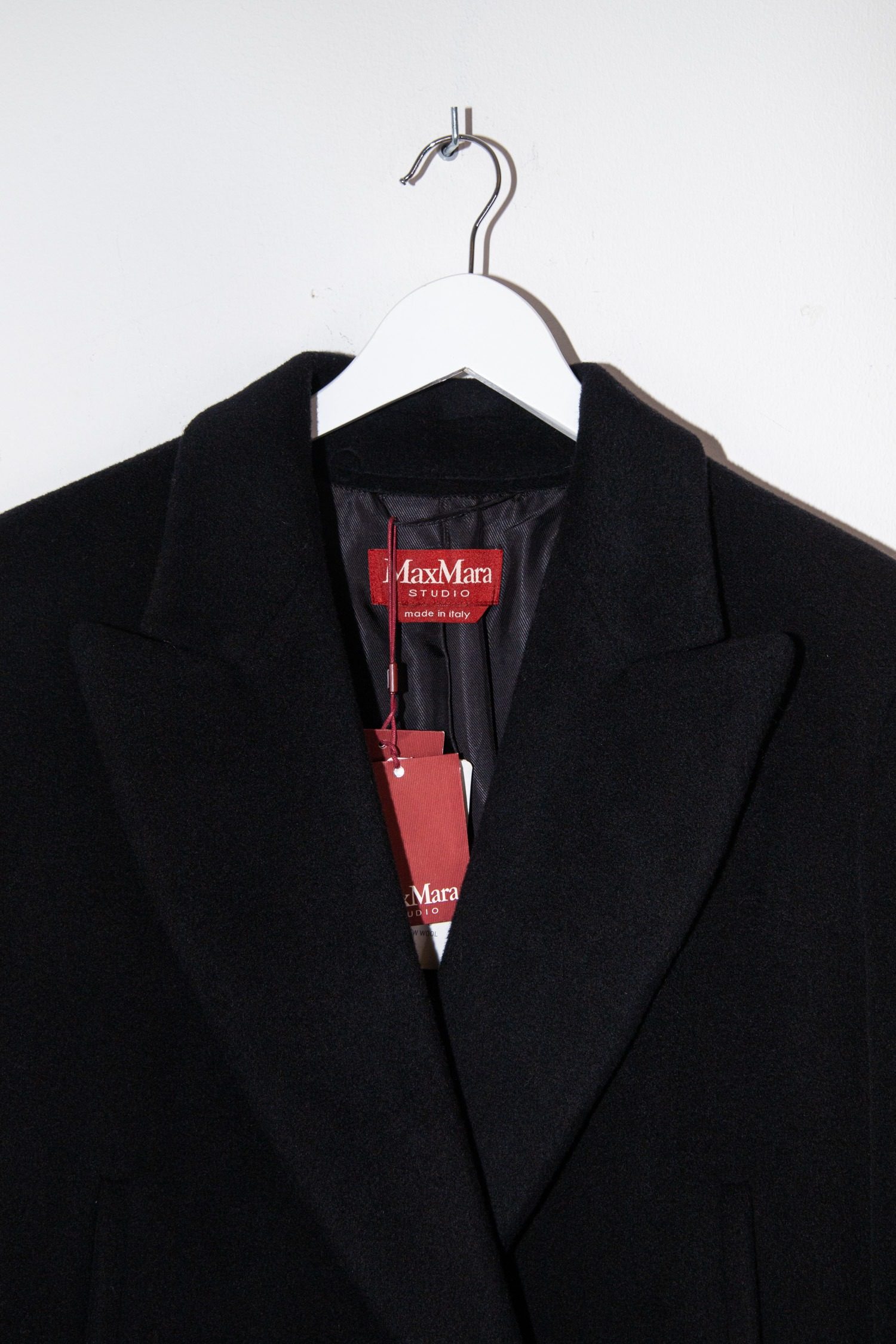 Thumbnail of http://Max%20Mara%20Studio%20Estremo%20langer%20Mantel%20in%20Schwarz