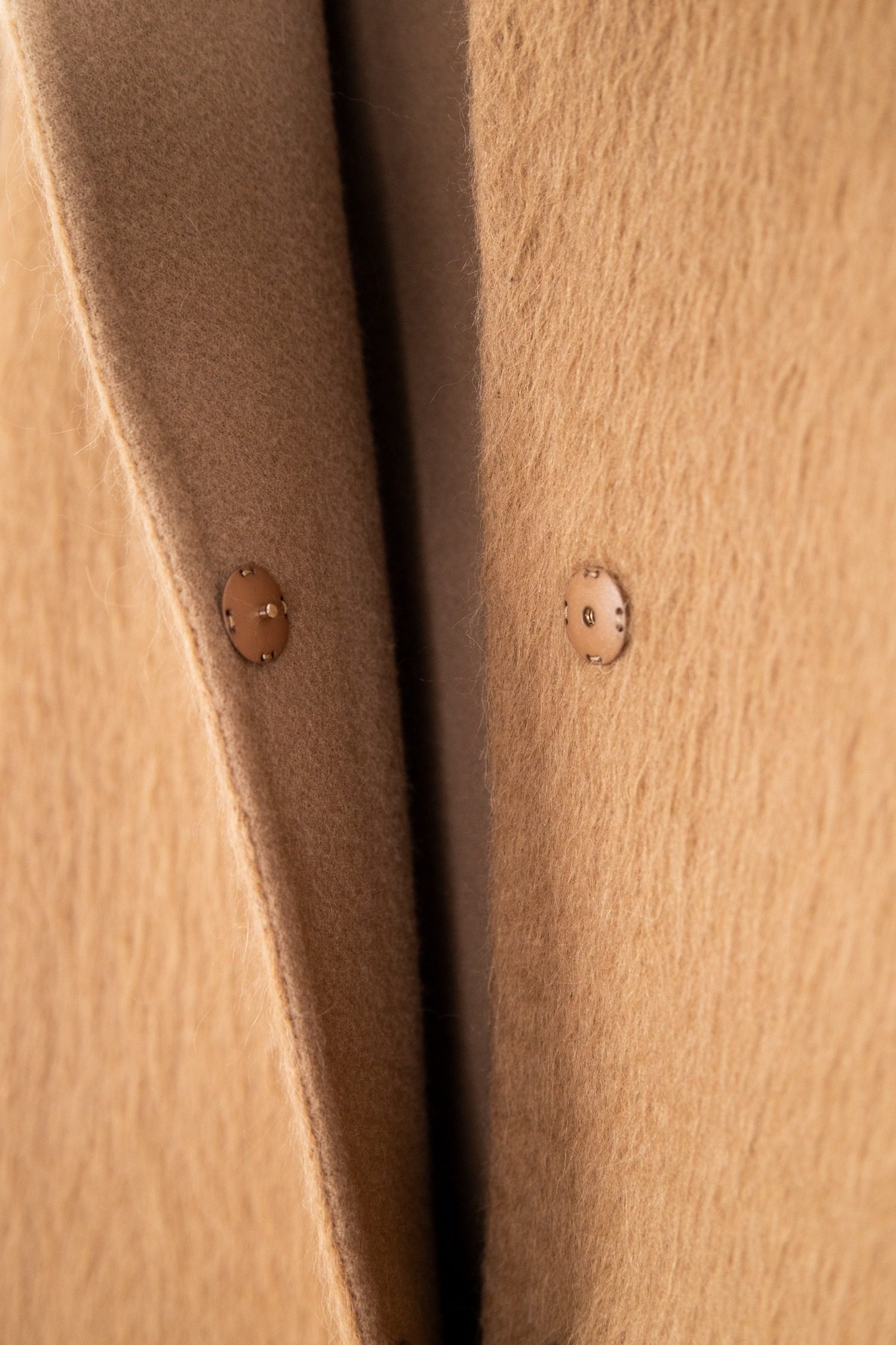 Thumbnail of http://Max%20Mara%20Studio%20Cappotto%20Mantel%20mit%20Schal%20in%20Camel