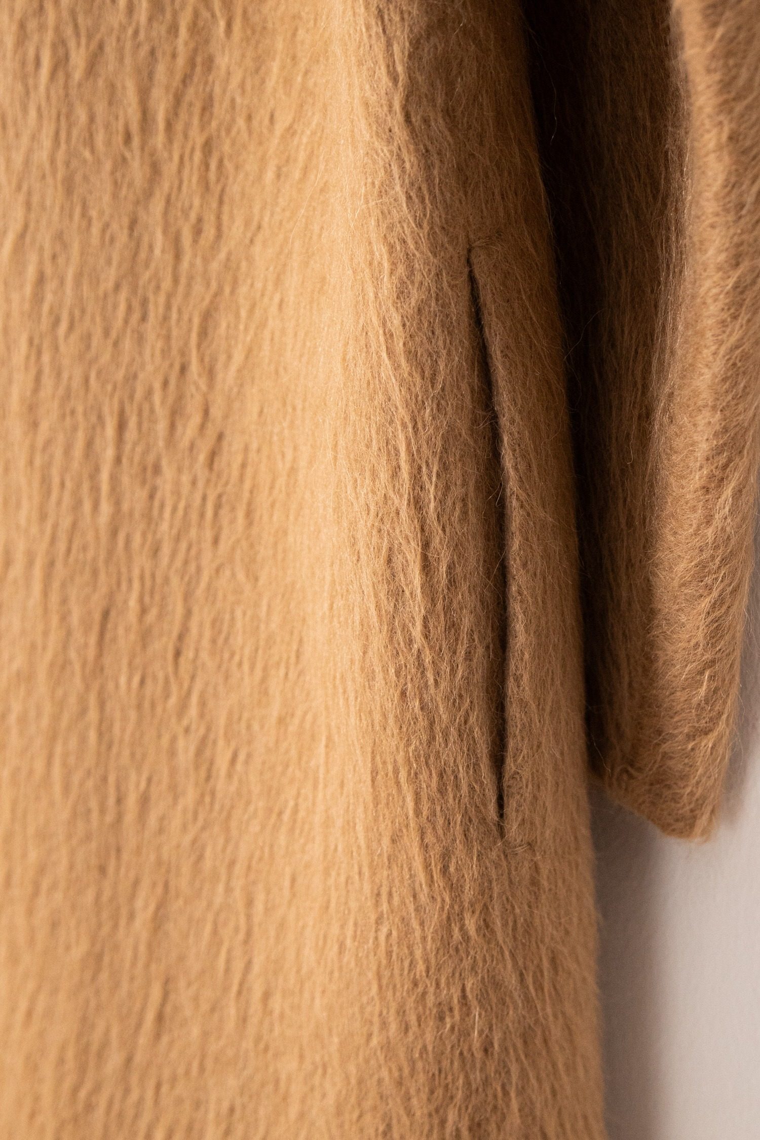 Thumbnail of http://Max%20Mara%20Studio%20Cappotto%20Mantel%20mit%20Schal%20in%20Camel