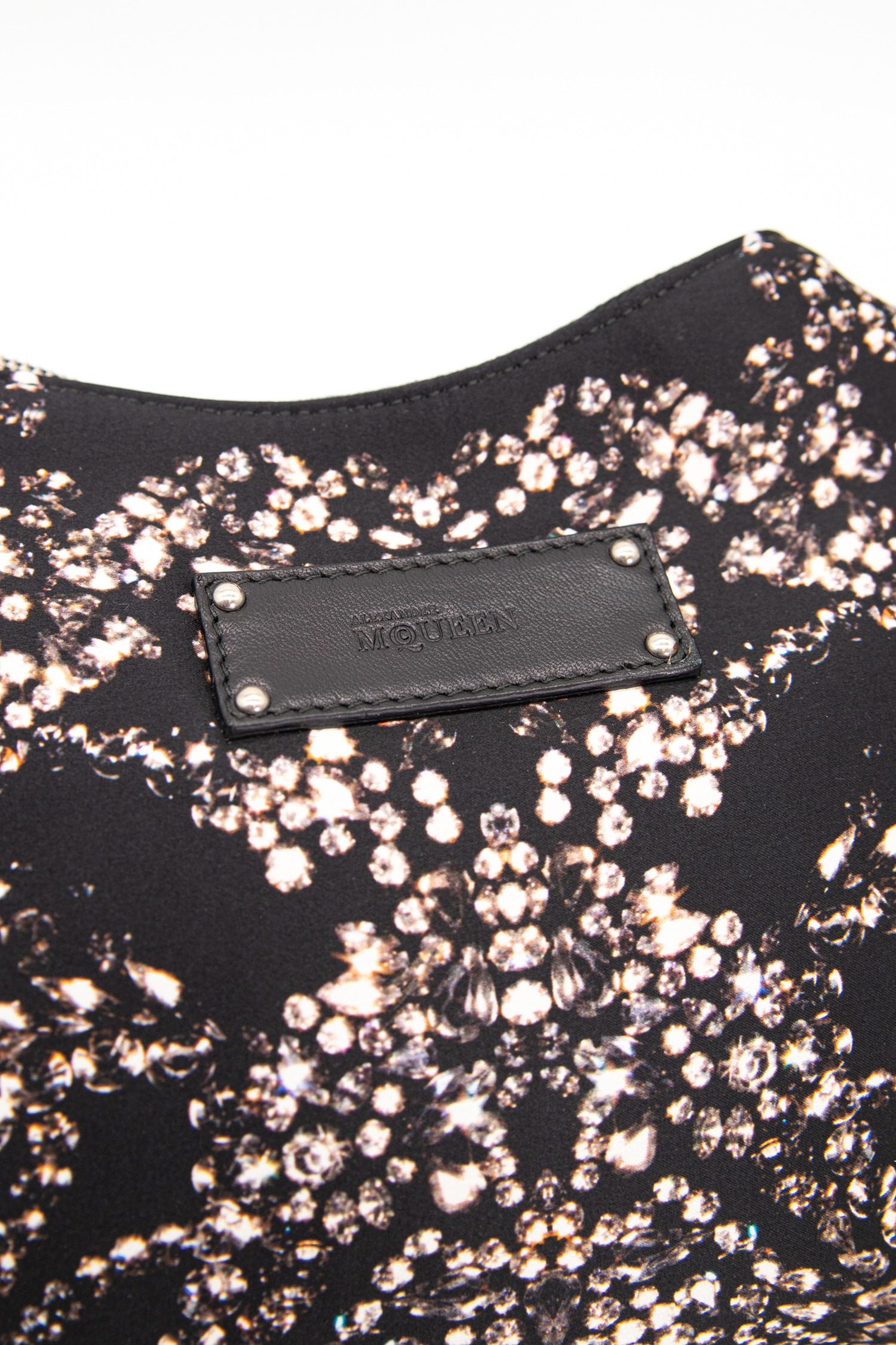 Thumbnail of http://Alexander%20McQueen%20Clutch%20in%20Schwarz,%20Bunt%20und%20Silber