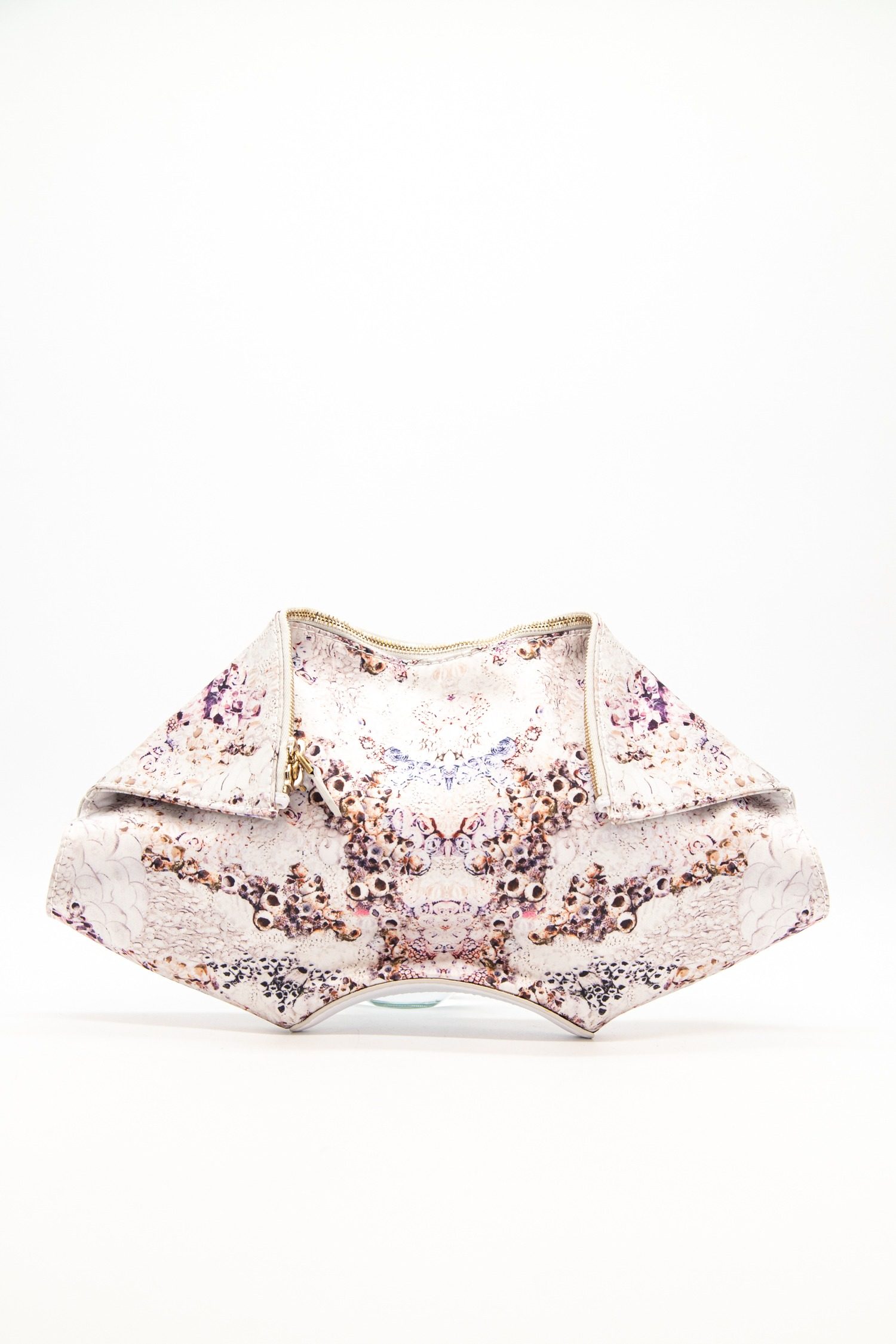 Thumbnail of http://Alexander%20McQueen%20Clutch%20in%20Weiß,%20Bunt%20und%20Gold