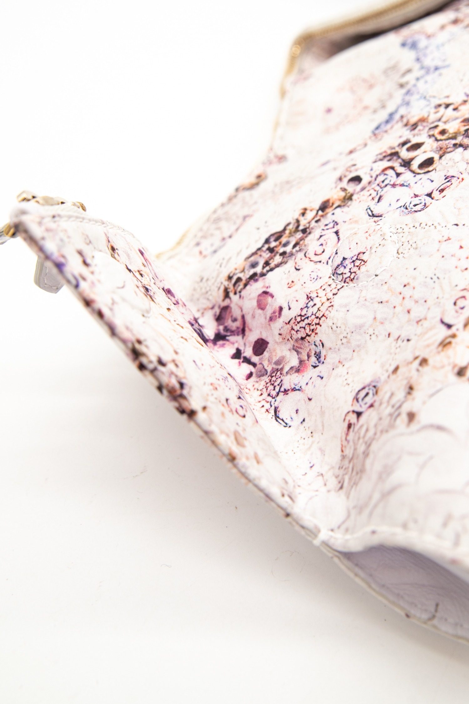 Thumbnail of http://Alexander%20McQueen%20Clutch%20in%20Weiß,%20Bunt%20und%20Gold