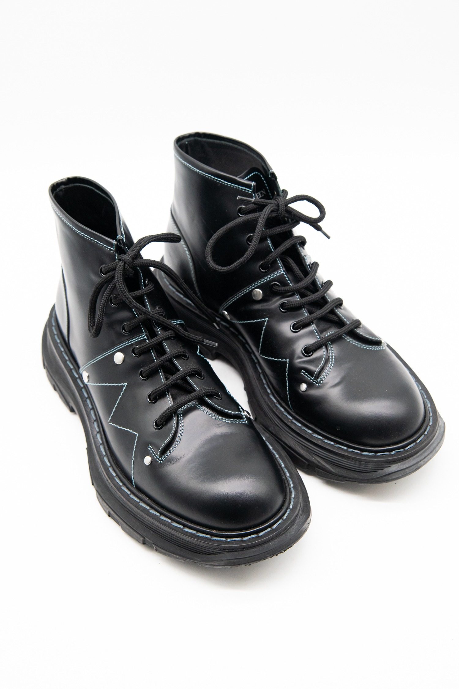 Thumbnail of http://Alexander%20McQueen%20Lace-Up%20Boots%20in%20Schwarz