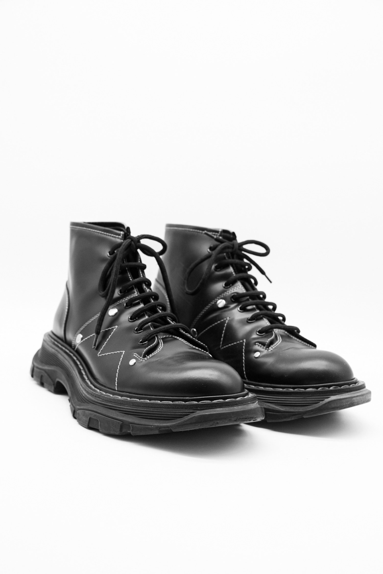 Thumbnail of http://Alexander%20McQueen%20Lace-Up%20Boots%20in%20Schwarz
