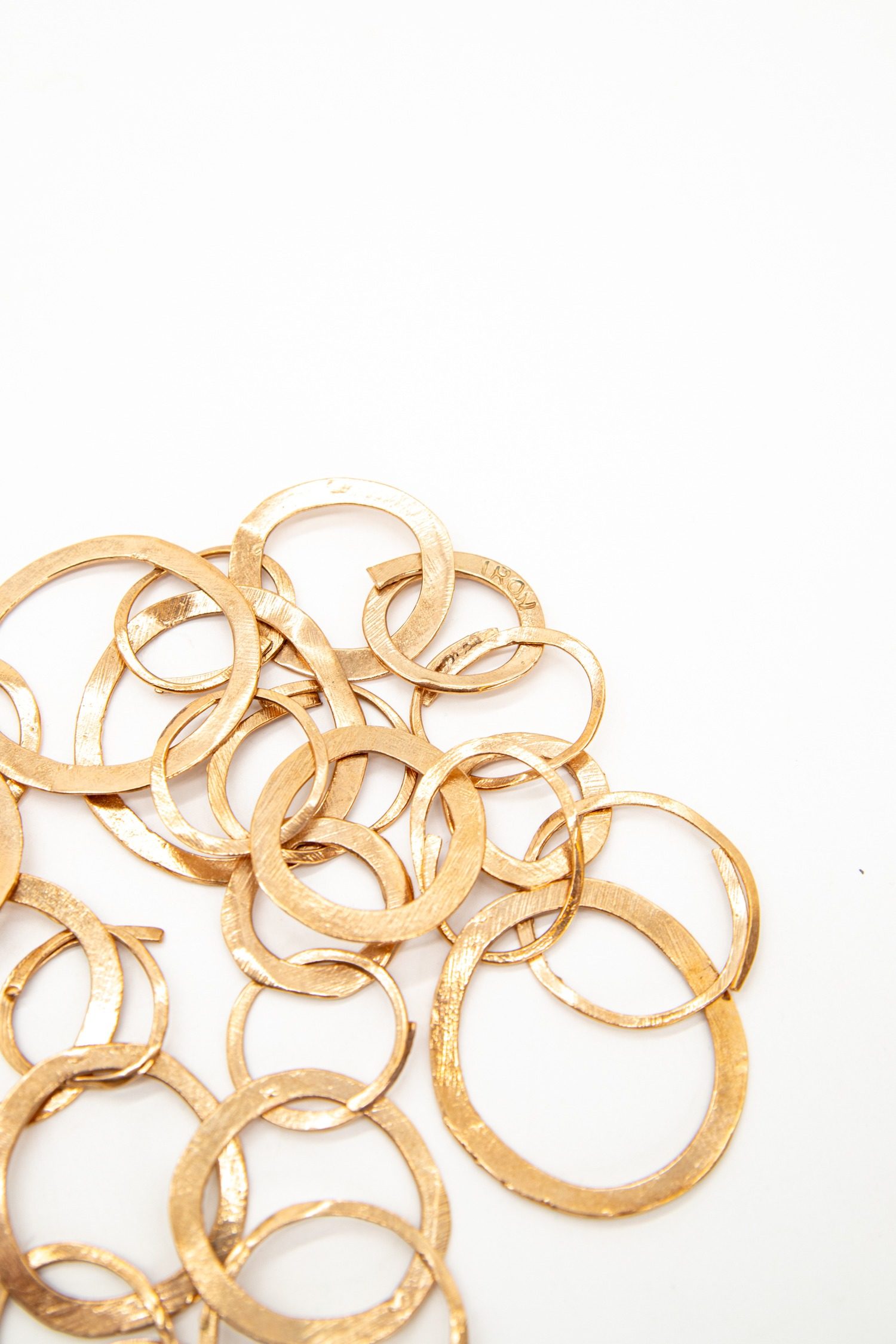 Thumbnail of http://Miriam%20Nori%20Tondi%202%20in%201%20Halskette%20oder%20Armband%20in%20Gold
