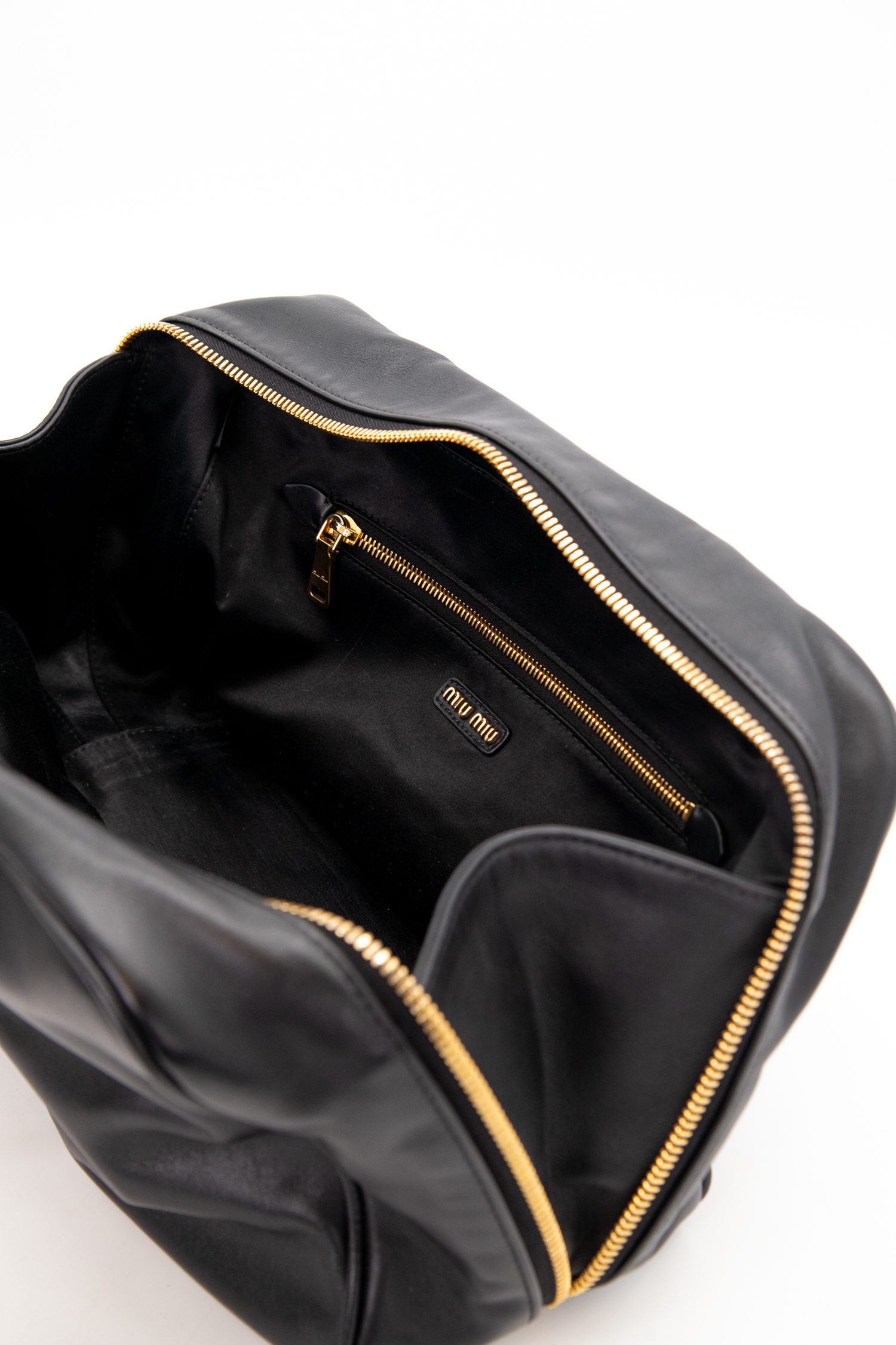 Thumbnail of http://Miu%20Miu%20Beau%20Big%20rechteckige%20Handtasche%20in%20Schwarz