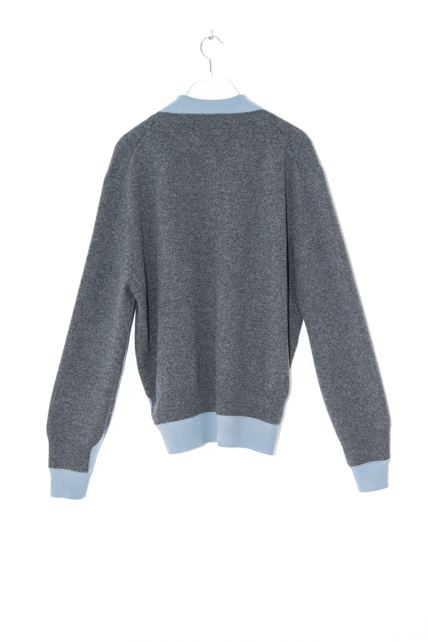 Thumbnail of http://Miu%20Miu%20Oversized%20Strickpullover%20im%20Polo%20Stil%20in%20Grau%20und%20Hellblau