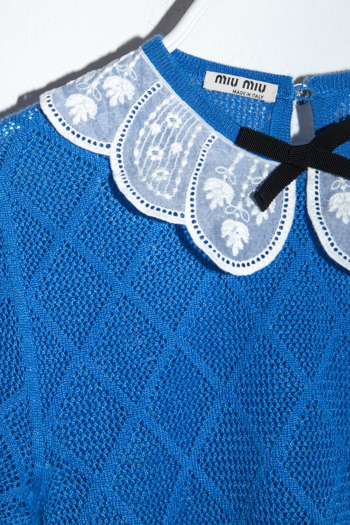 Thumbnail of http://Miu%20Miu%20Strickpullover%20mit%20Bubikragen%20in%20Blau%20und%20Weiß