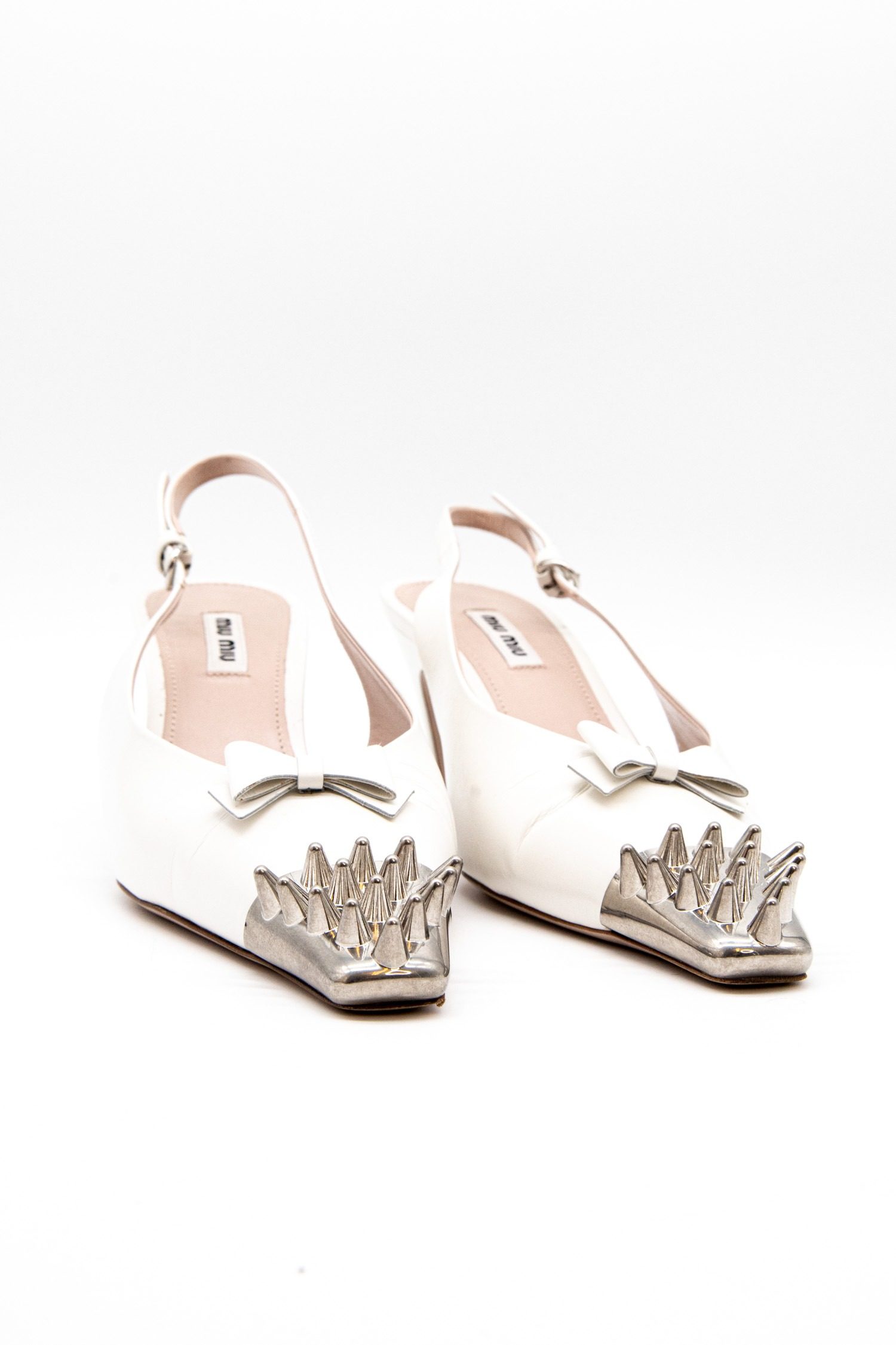 Thumbnail of http://Miu%20Miu%20Slingbacks%20mit%20Nieten%20und%20Kitten%20Heels